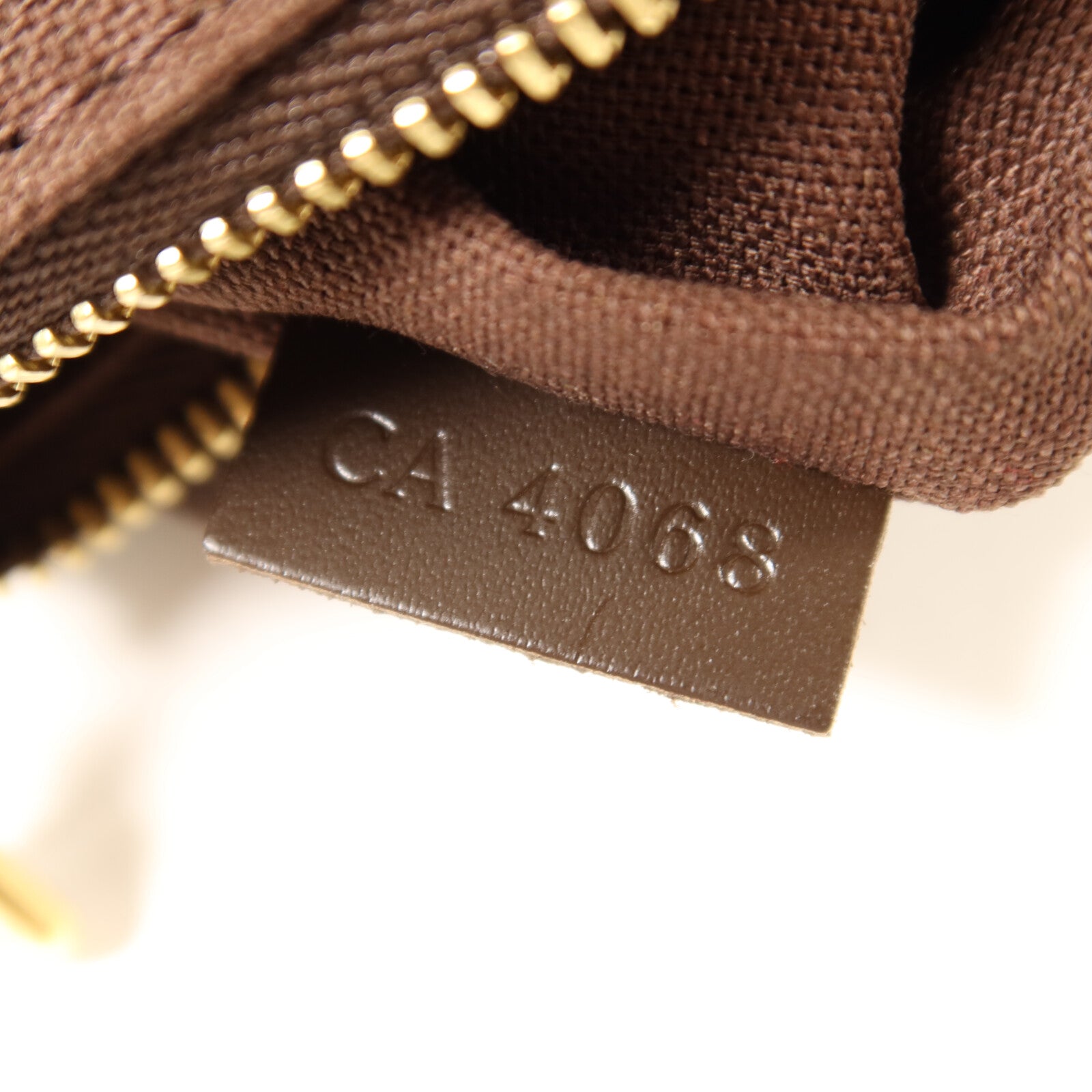 LOUIS VUITTON Damier Beaubourg金扣手挽袋