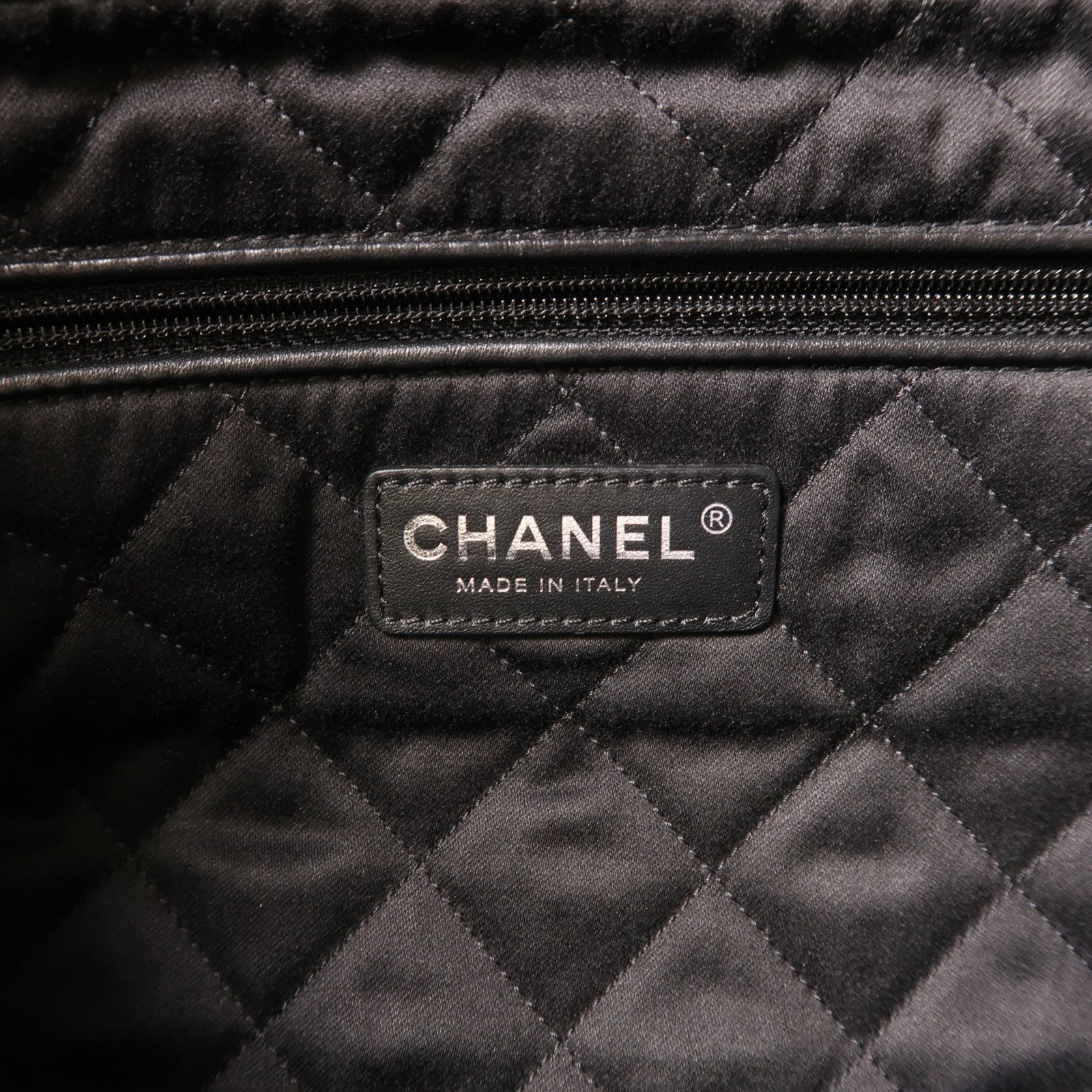 CHANEL 牛皮皮革C22 Medium鏈帶肩背袋