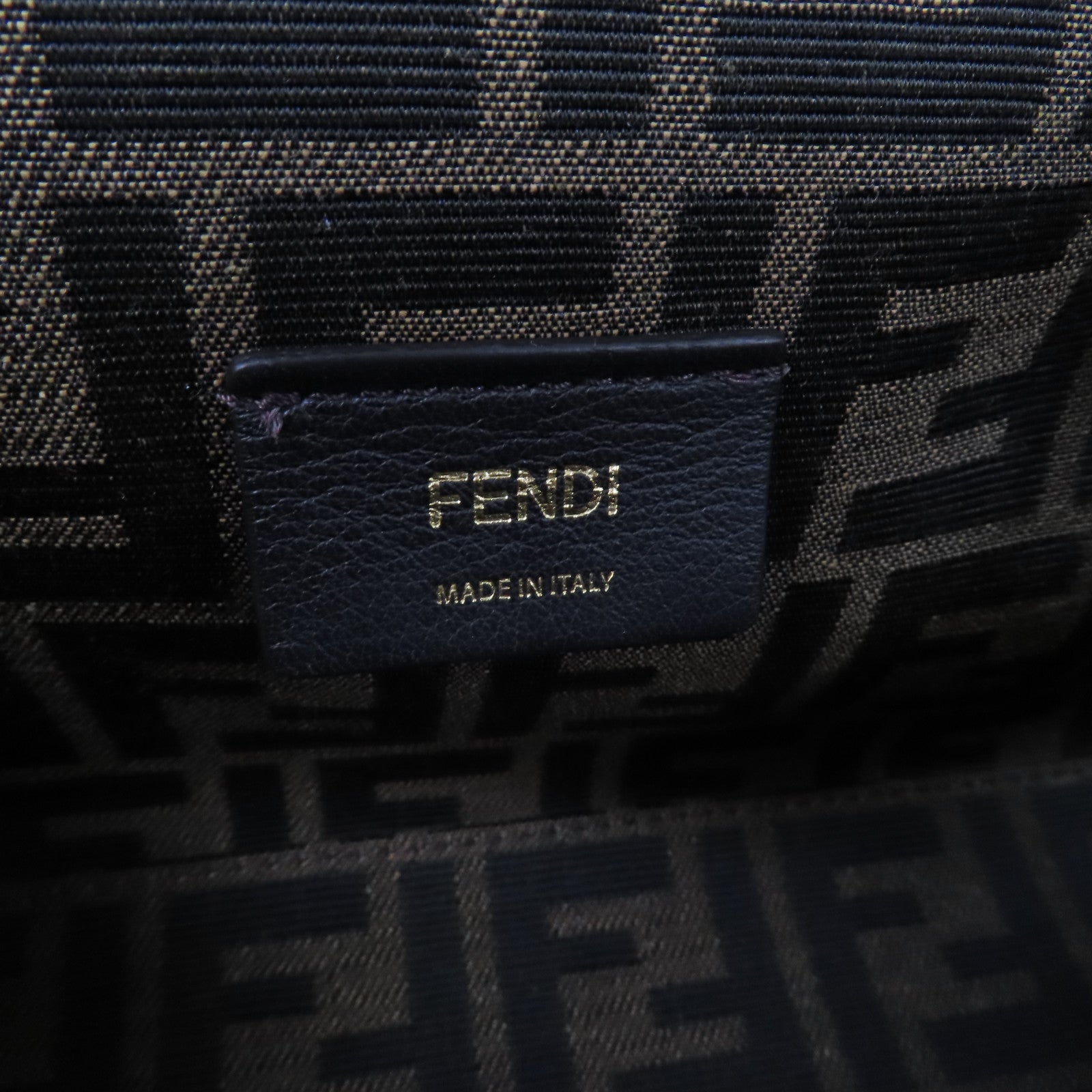 FENDI 羊皮皮革First金扣肩背袋綠色