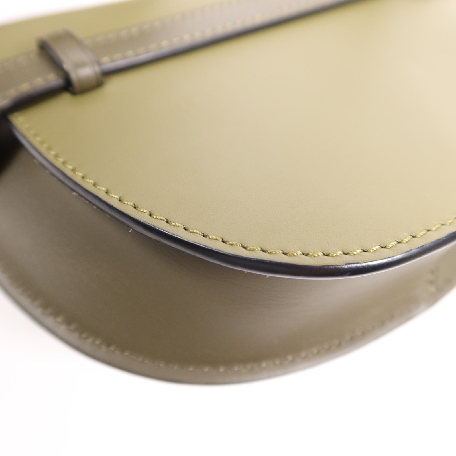 LOEWE 牛皮皮革Mini Gate Bag金扣肩背袋