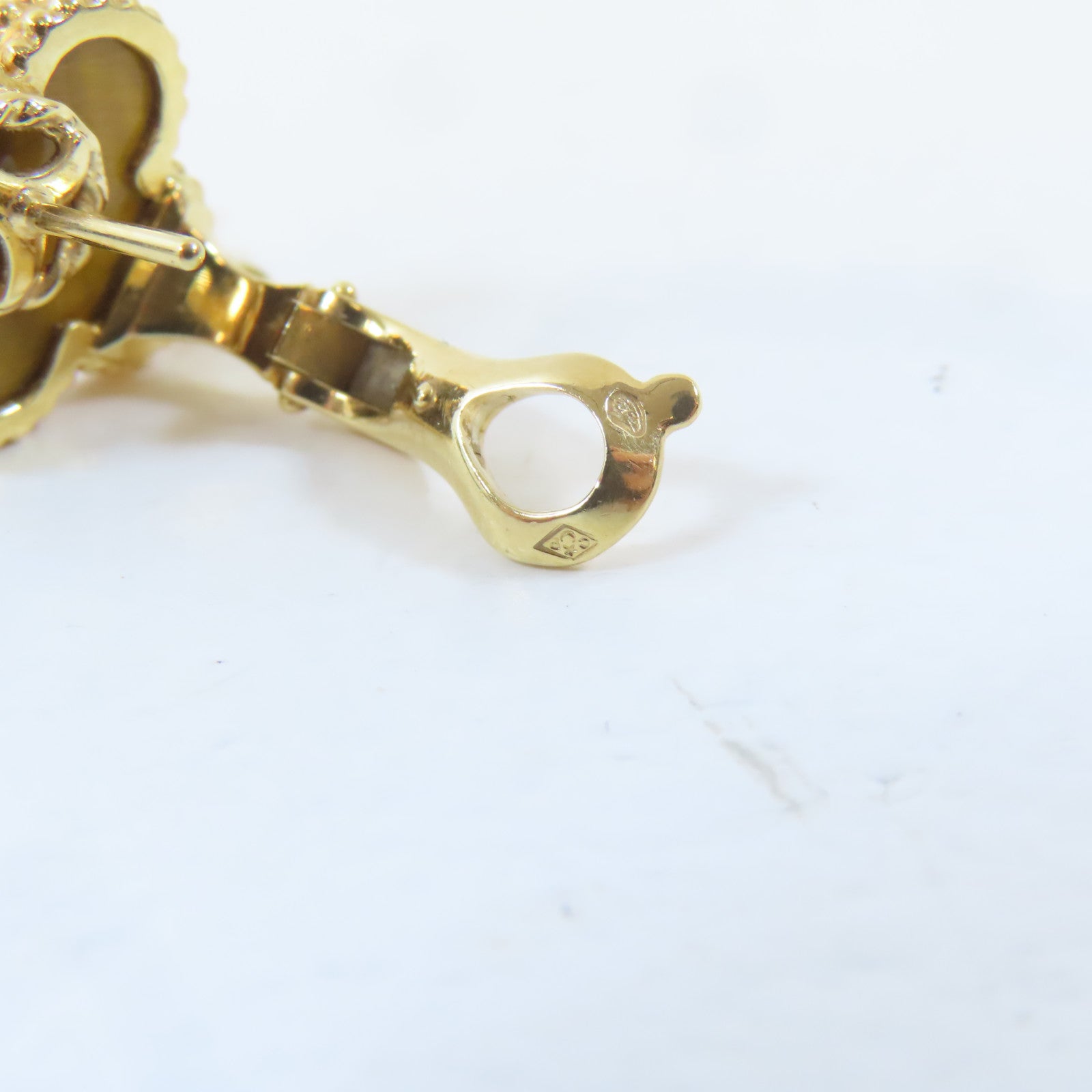 Van Cleef & Arpels 18K黃金Tiger Eye Magic Alhambra耳環紅色
