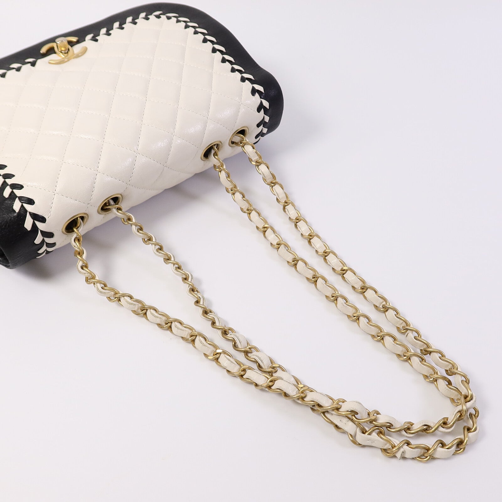 CHANEL 牛皮皮革Bicolor Braided Suddle Flap Bag鏈帶肩背袋