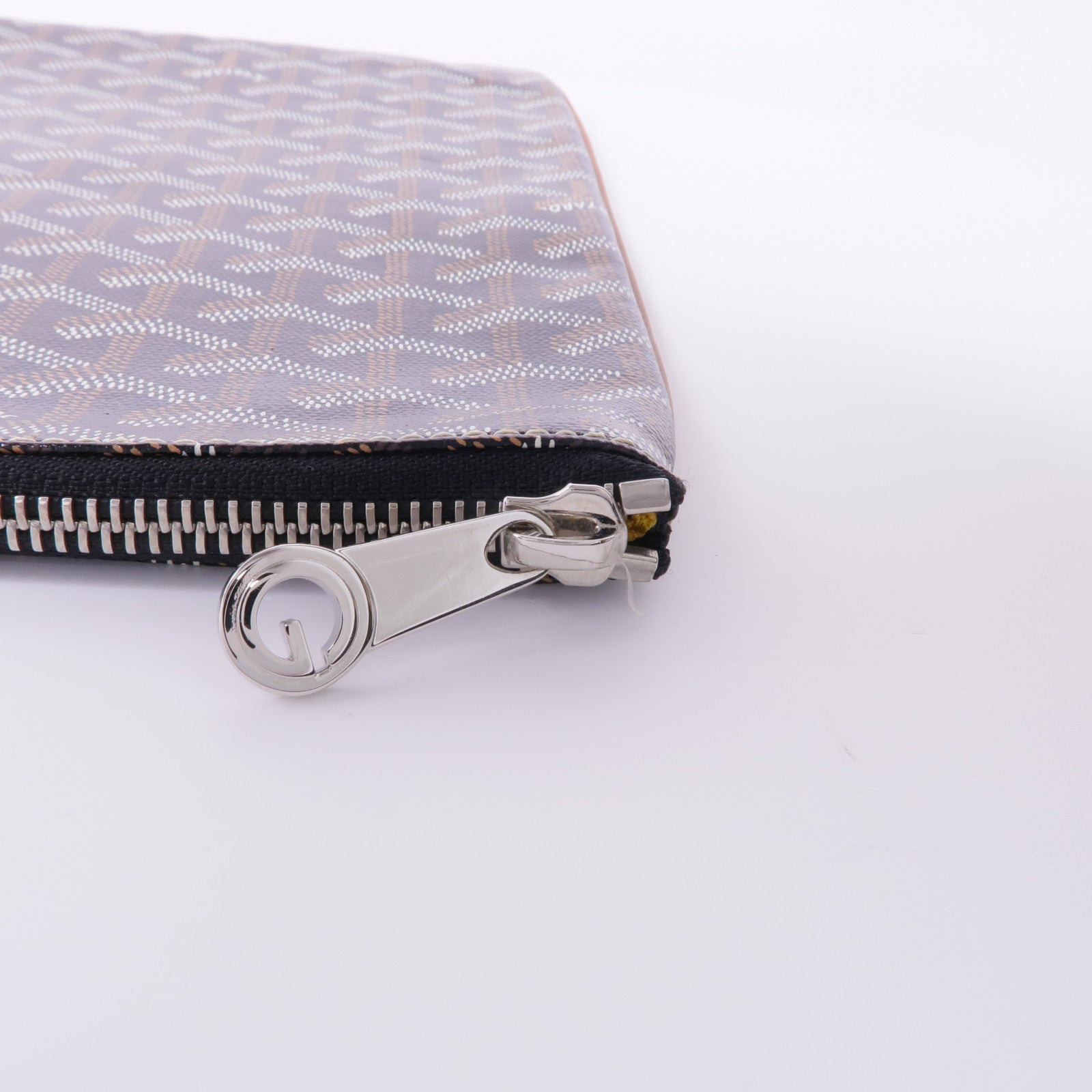 GOYARD 塗層帆布Clutch銀扣手拿包