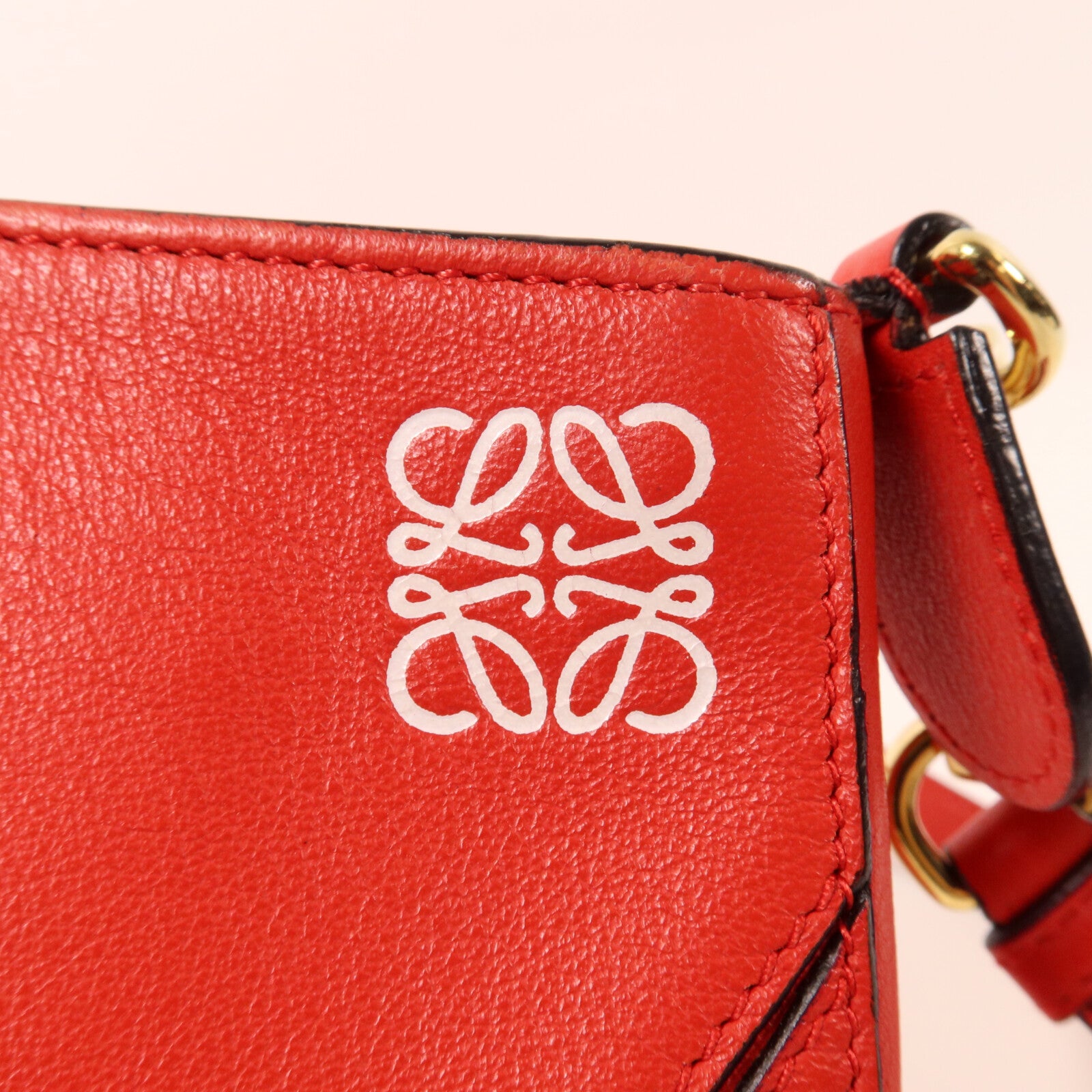 LOEWE 牛皮皮革Puzzle Pochette肩背袋