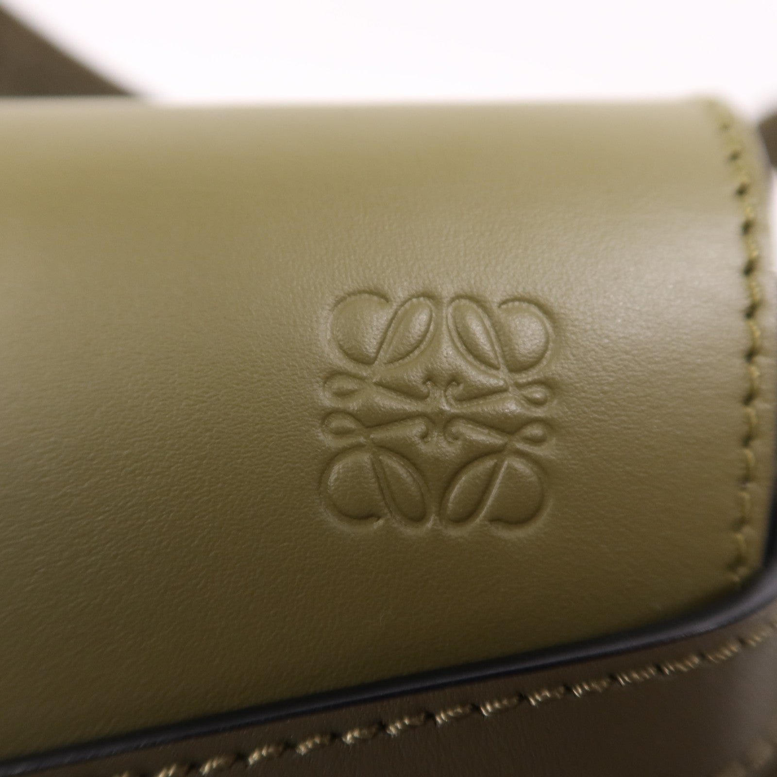 LOEWE 牛皮皮革Mini Gate Bag金扣肩背袋