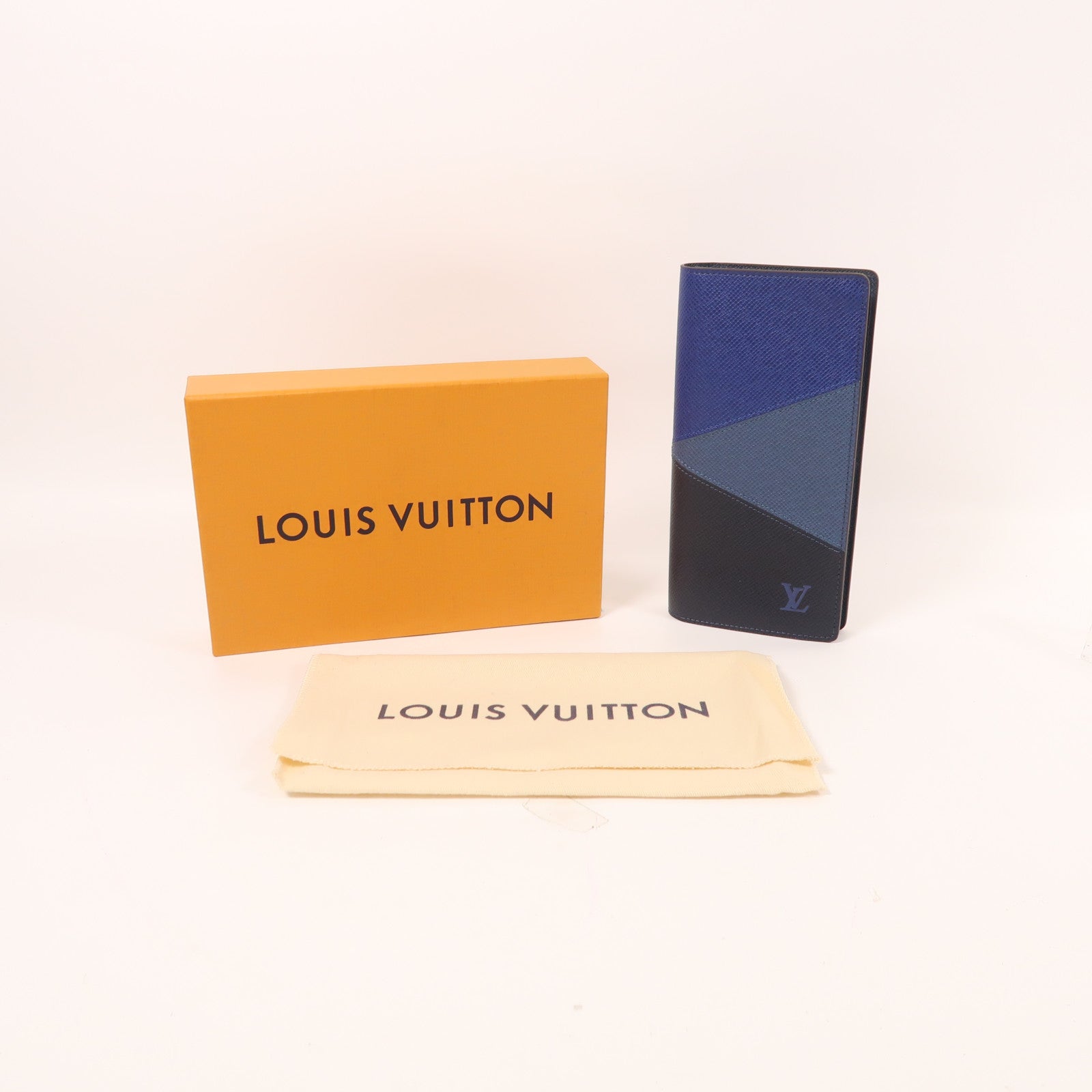 LOUIS VUITTON Taiga Long Wallet銀扣長錢包