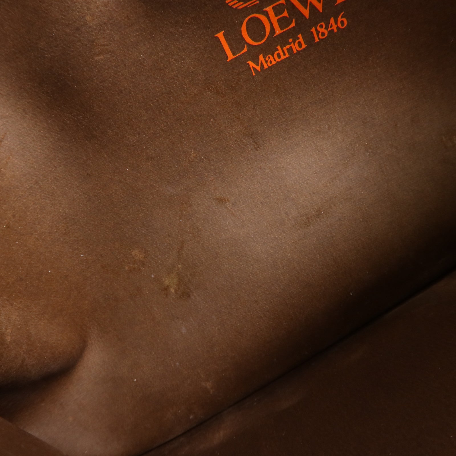 LOEWE 牛皮皮革Pouch金扣手拿包