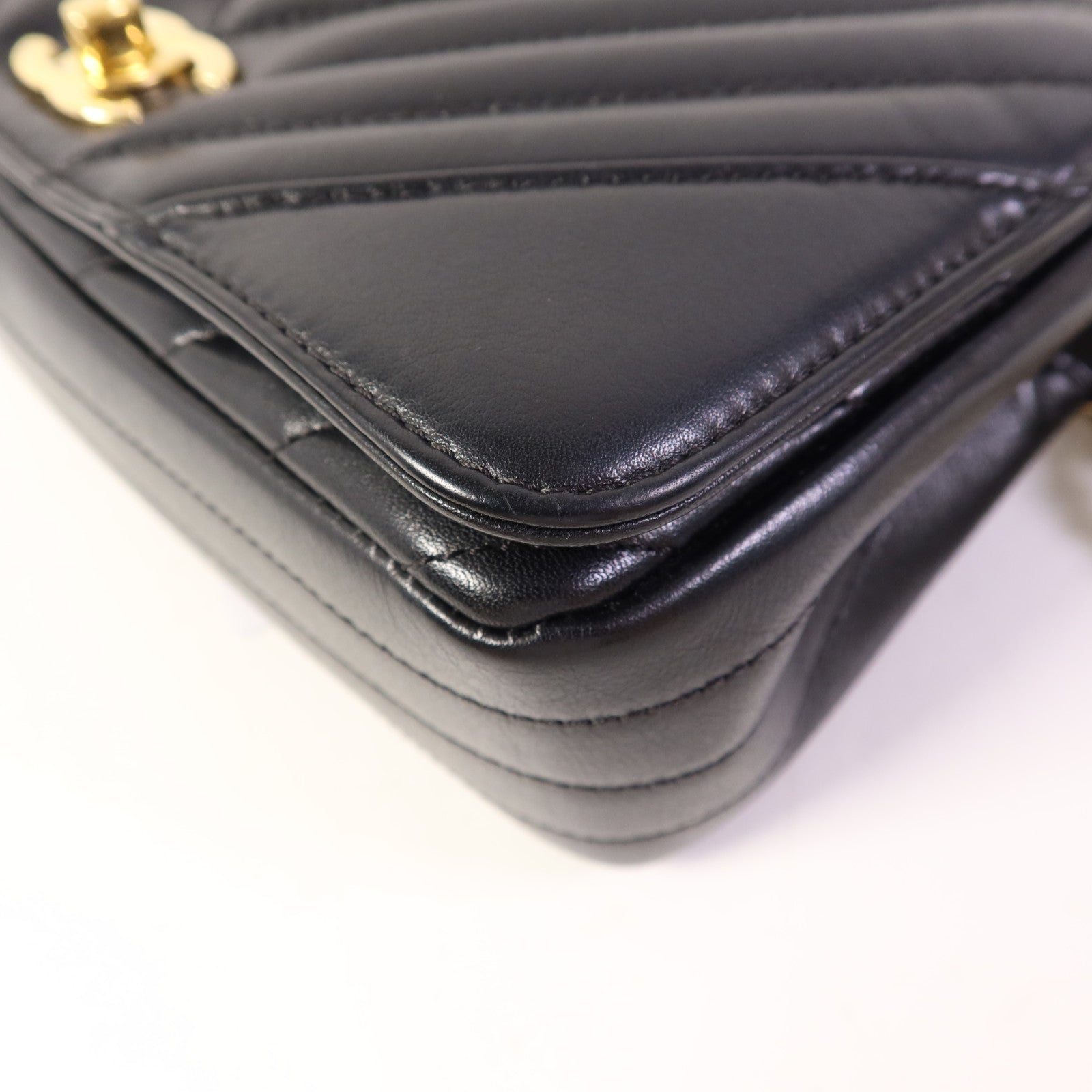 CHANEL 牛皮皮革Shoulder Bag金扣鏈帶肩背袋