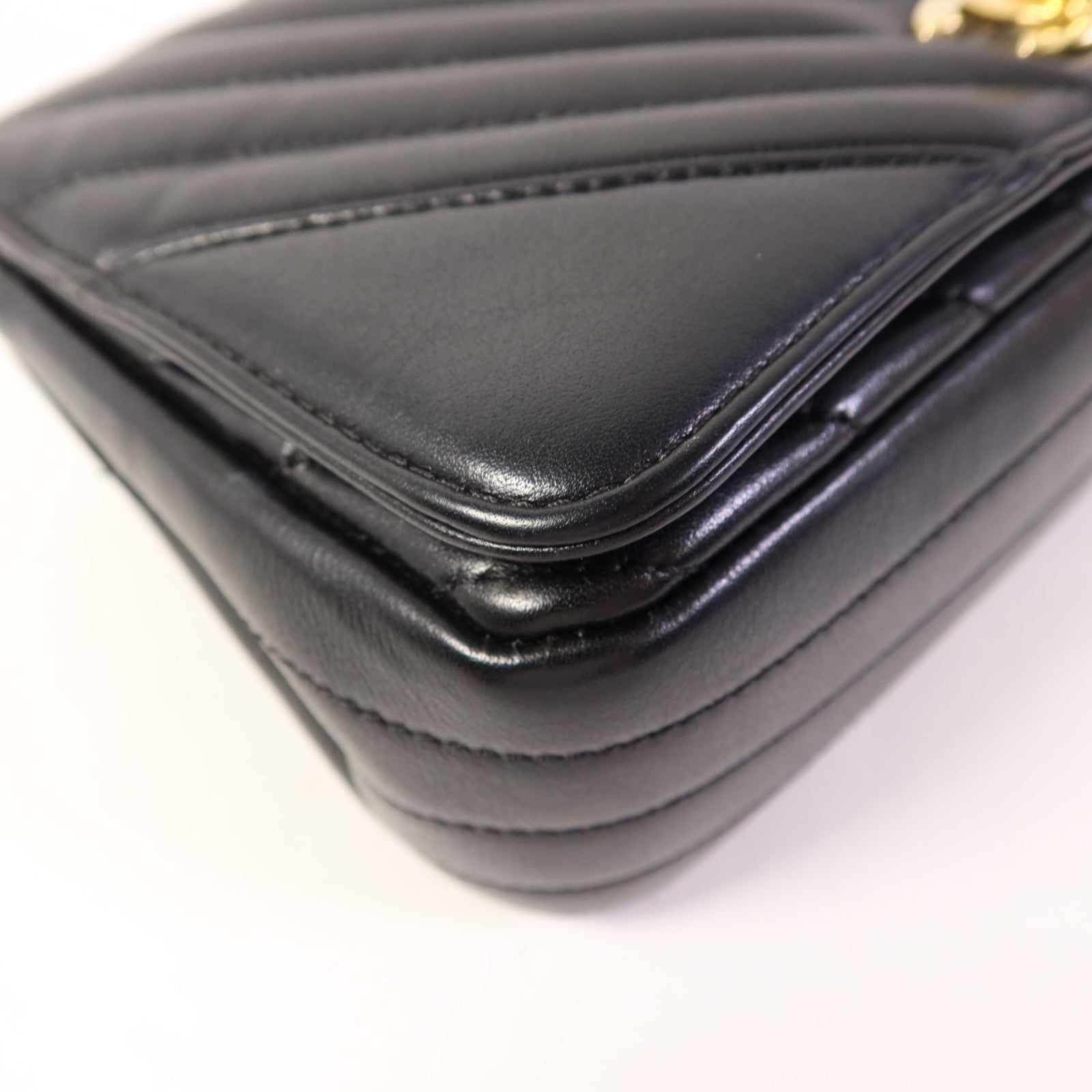 CHANEL 牛皮皮革Shoulder Bag金扣鏈帶肩背袋