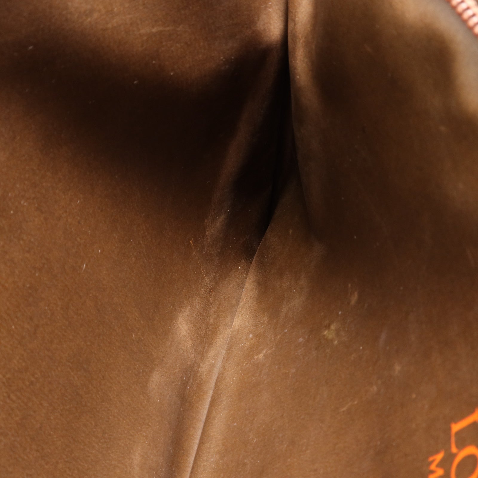 LOEWE 牛皮皮革Pouch金扣手拿包