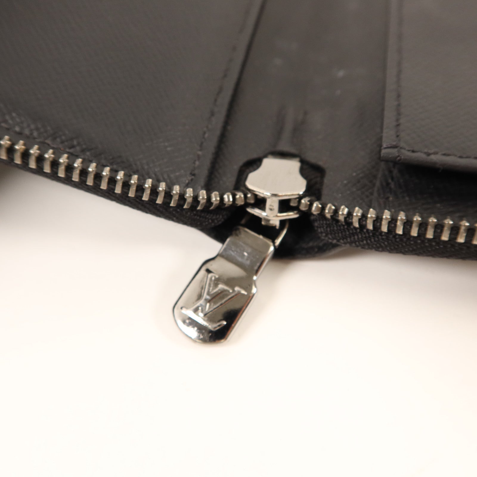 LOUIS VUITTON Monogram Eclipse Zippy Long Vertical Wallet銀扣拉鏈長錢包