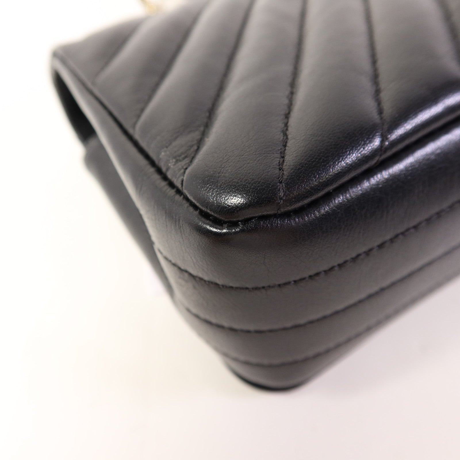 CHANEL 牛皮皮革Shoulder Bag金扣鏈帶肩背袋