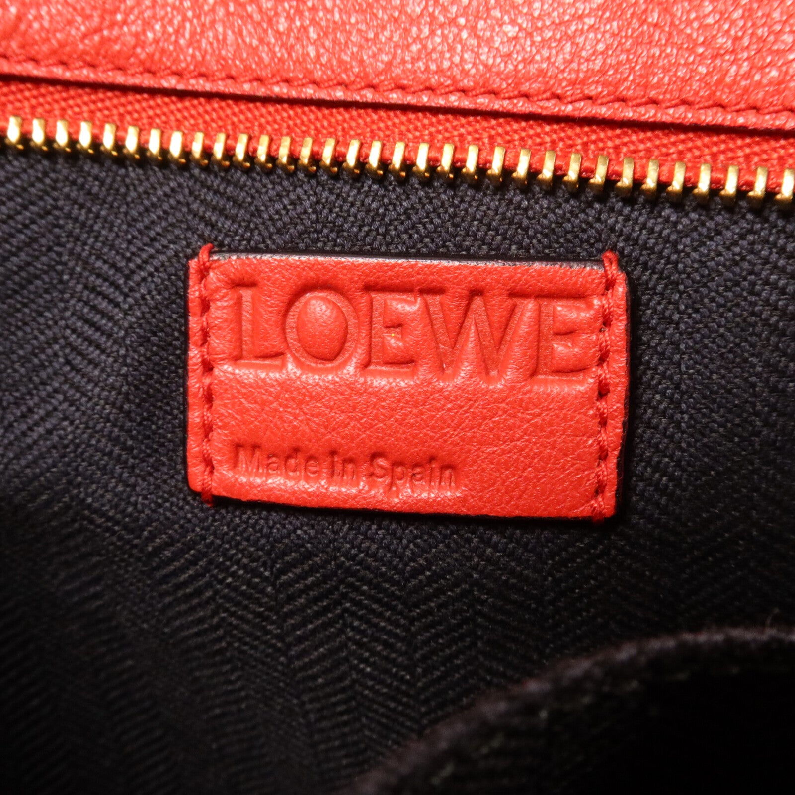 LOEWE 牛皮皮革Puzzle Pochette肩背袋