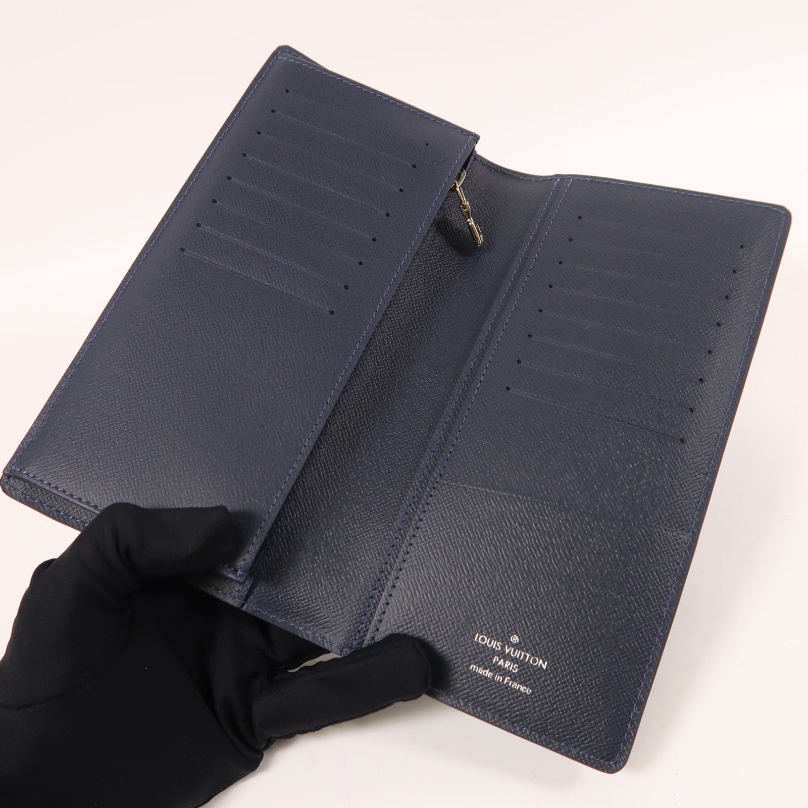 LOUIS VUITTON Taiga Long Wallet銀扣長錢包