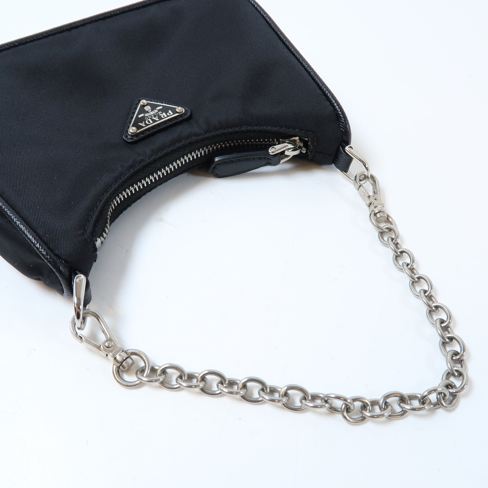 PRADA 尼龍Mini Pouch Bag銀扣手拿包黑色