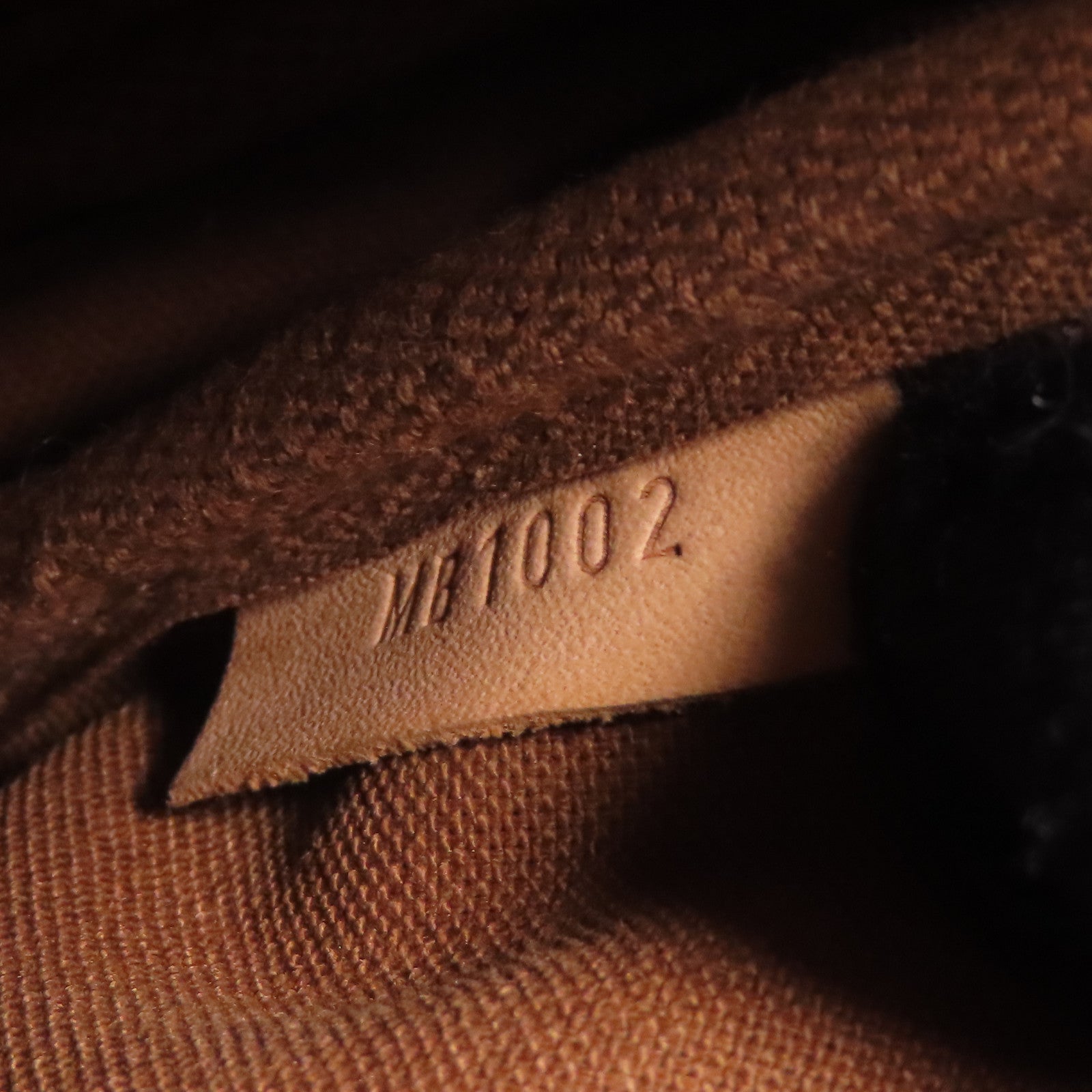 LOUIS VUITTON Monogram Saumur 30金扣肩背袋