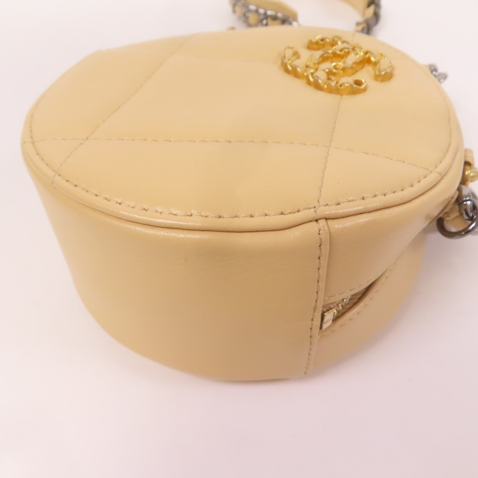CHANEL 羊皮皮革Round Clutch 19手挽肩背兩用袋米色