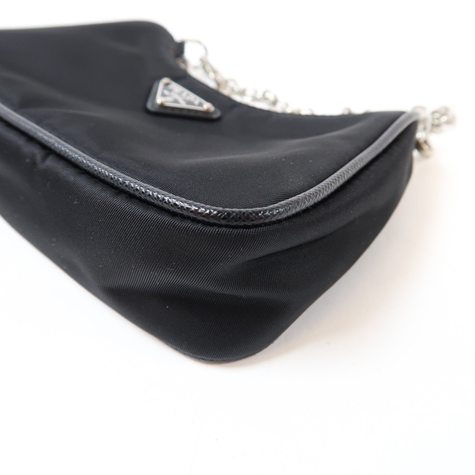 PRADA 尼龍Mini Pouch Bag銀扣手拿包黑色