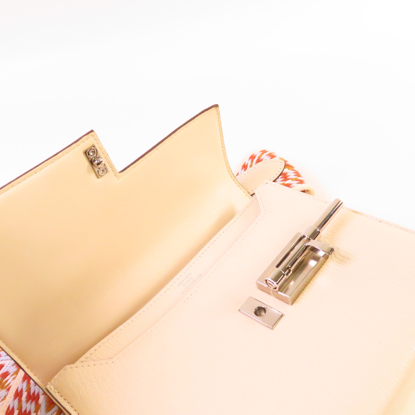 HERMES 【激減優惠】Chevre皮革Mini Verrou Shoulder Bag銀扣肩背袋Nata牛奶色