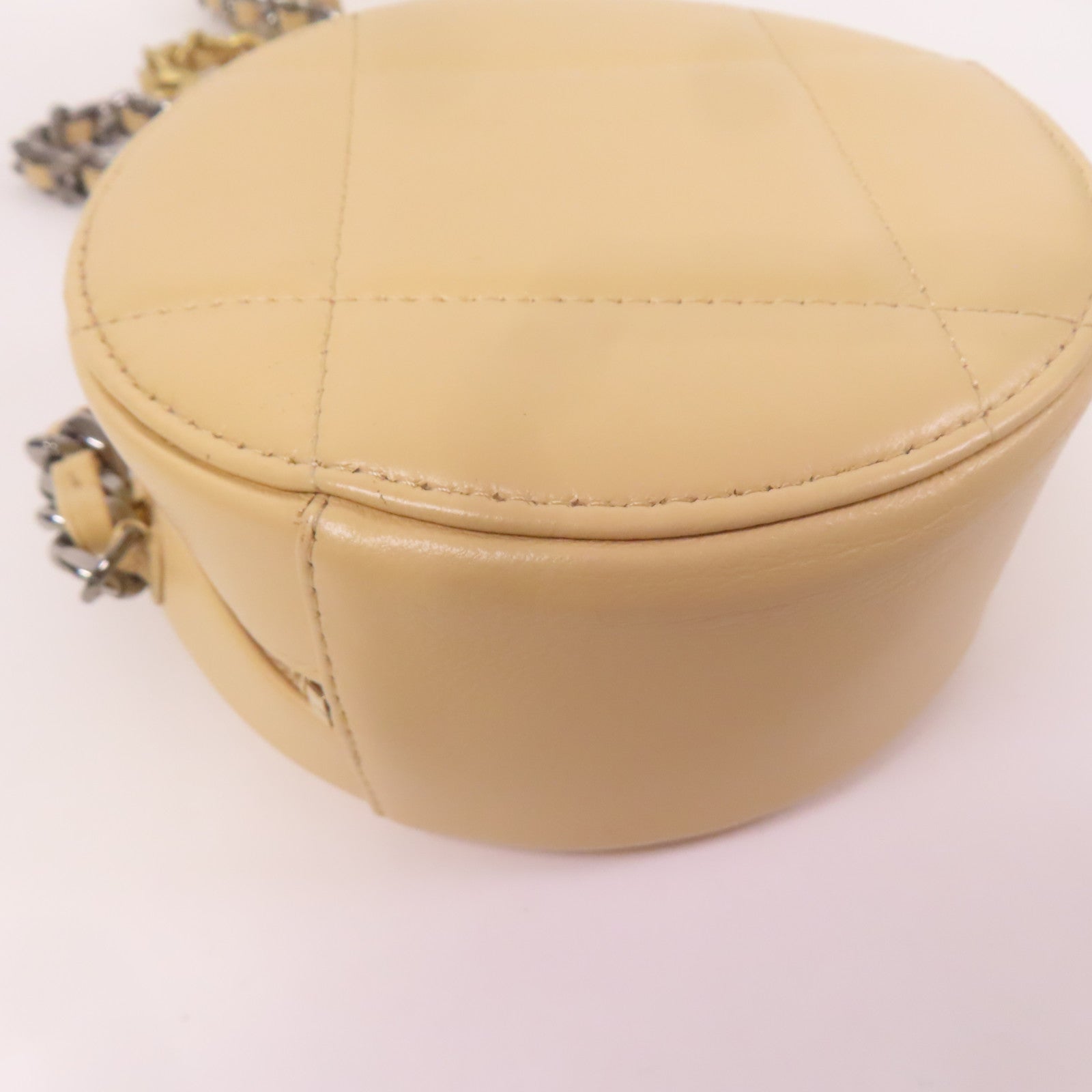 CHANEL 羊皮皮革Round Clutch 19手挽肩背兩用袋米色