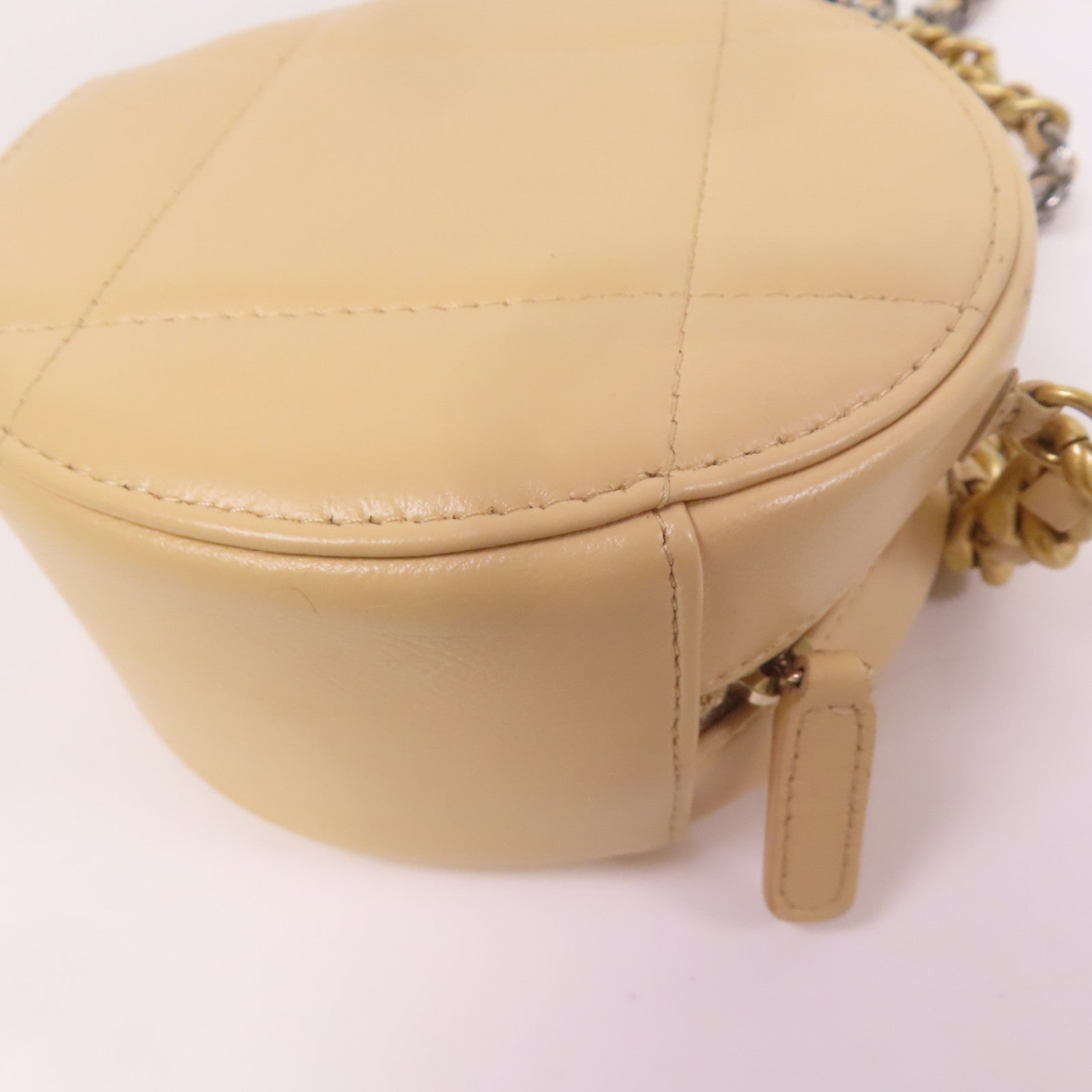 CHANEL 羊皮皮革Round Clutch 19手挽肩背兩用袋米色