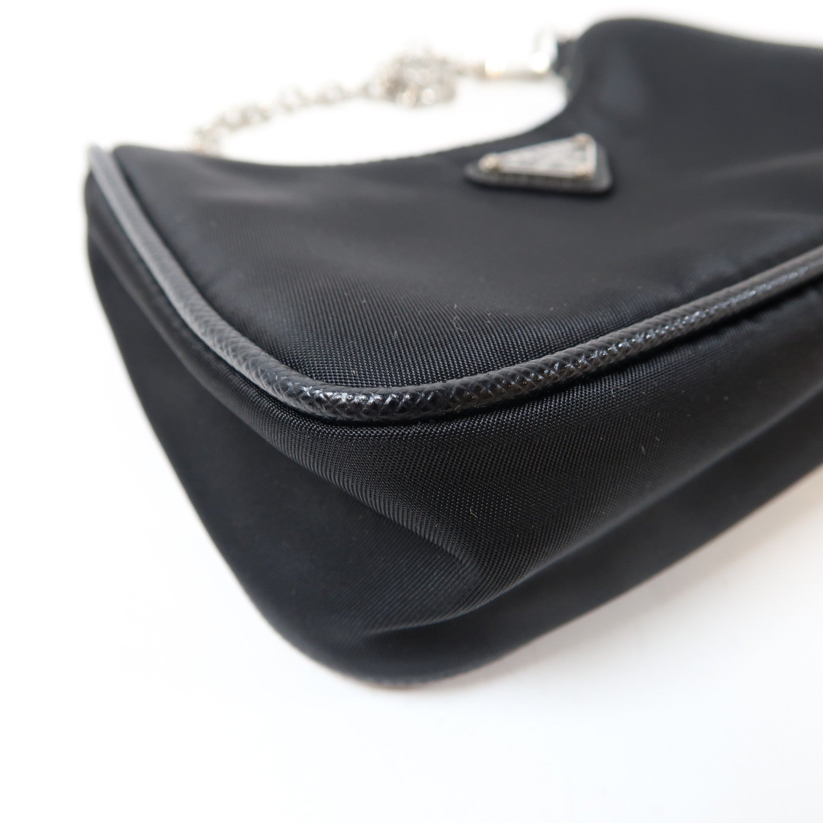 PRADA 尼龍Mini Pouch Bag銀扣手拿包黑色