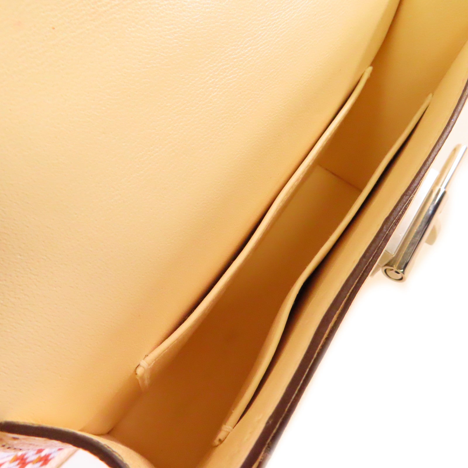 HERMES 【激減優惠】Chevre皮革Mini Verrou Shoulder Bag銀扣肩背袋Nata牛奶色