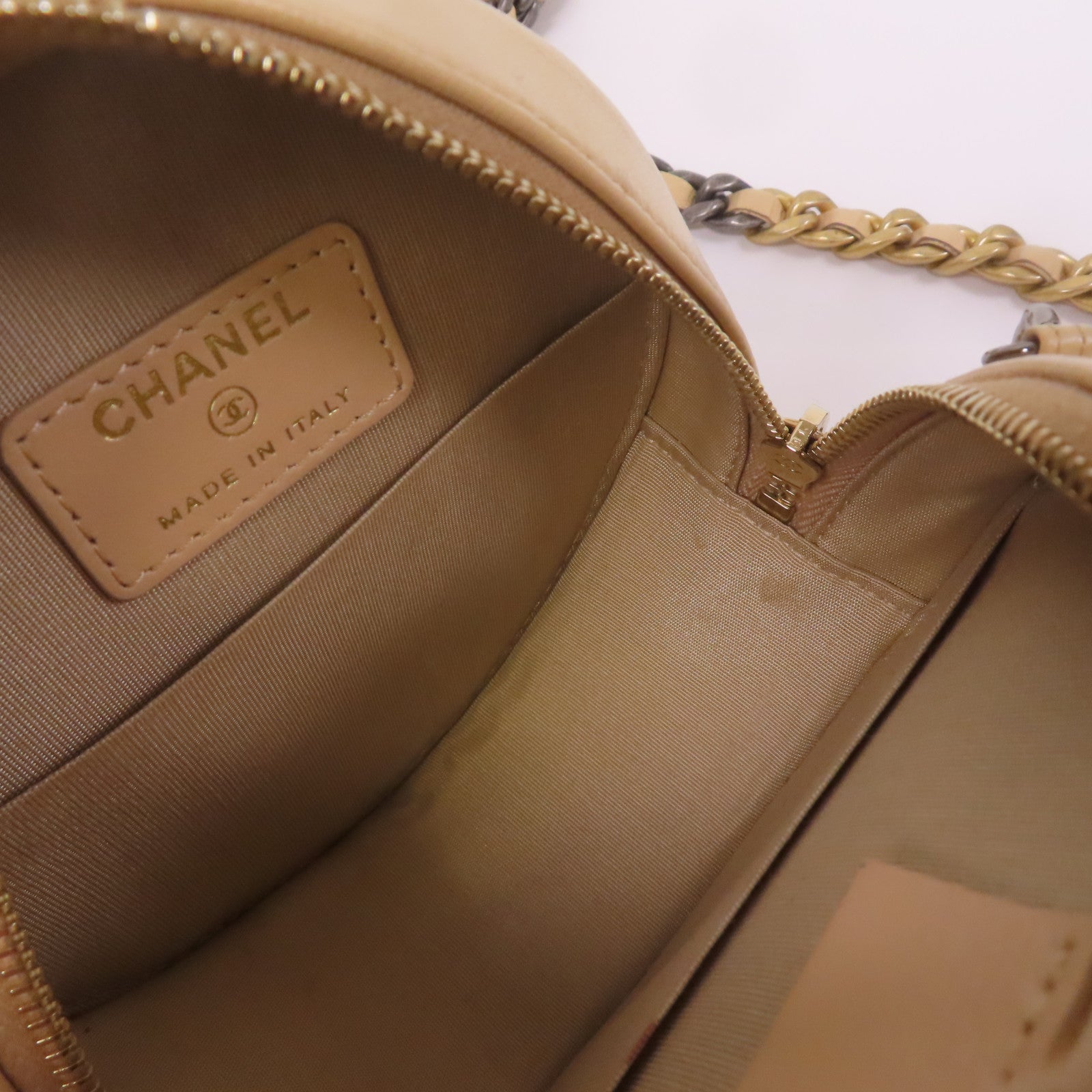 CHANEL 羊皮皮革Round Clutch 19手挽肩背兩用袋米色