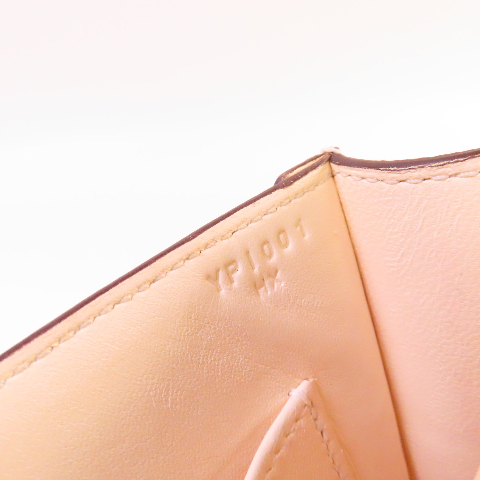 HERMES 【激減優惠】Chevre皮革Mini Verrou Shoulder Bag銀扣肩背袋Nata牛奶色