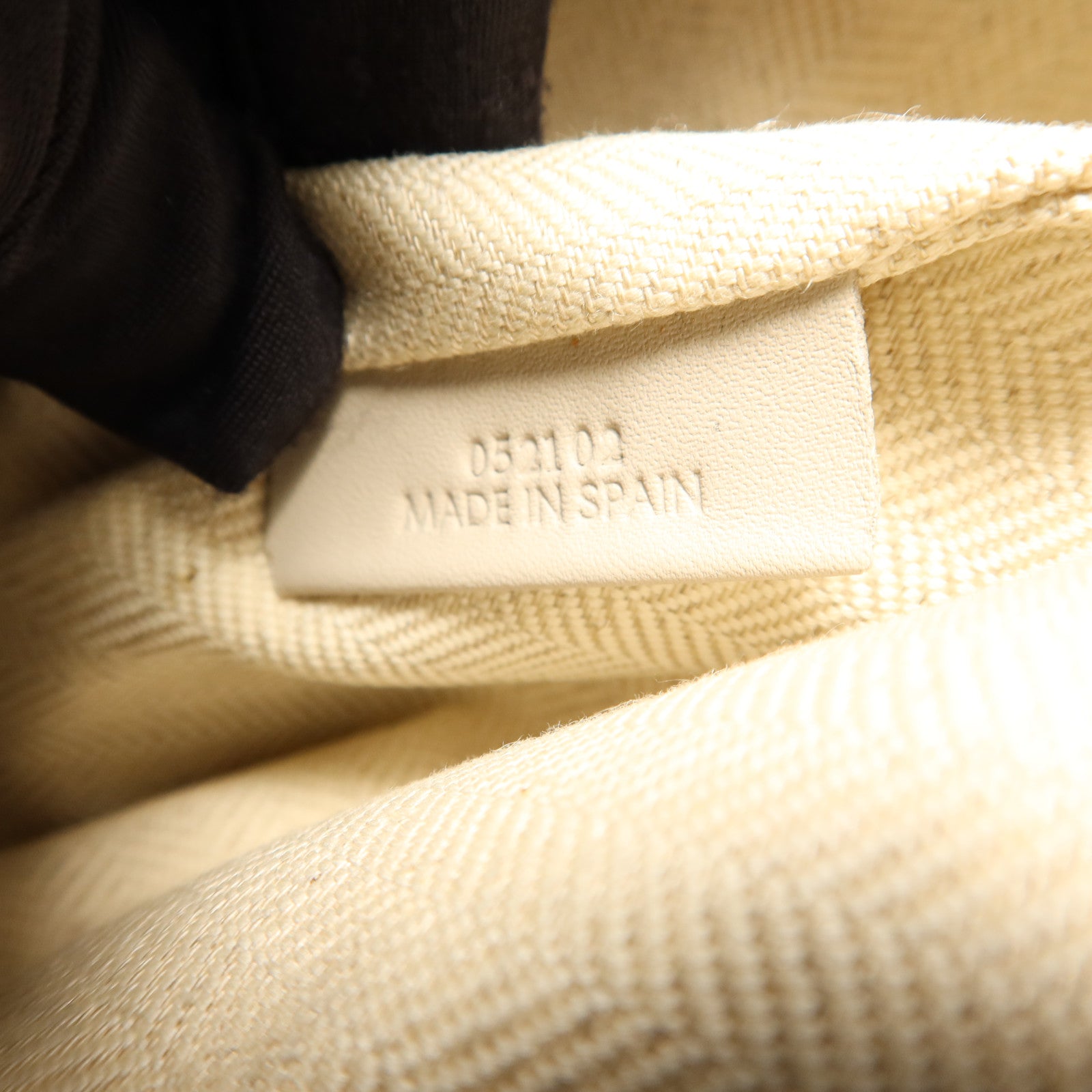 LOEWE 牛皮皮革Anton Sling銀扣肩背袋