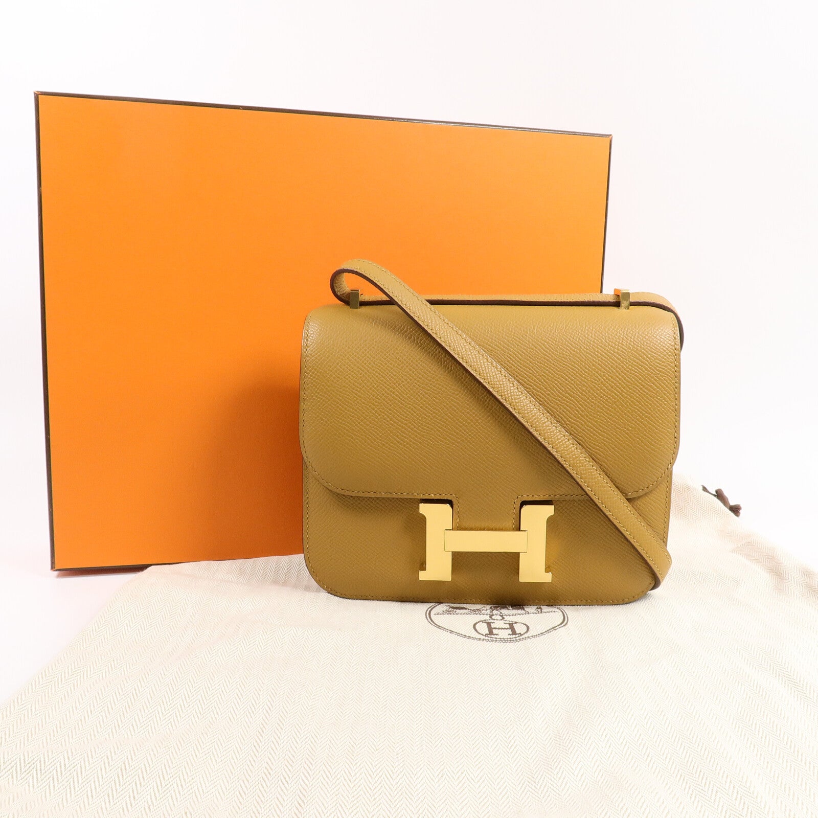 HERMES Epsom皮革Constance Mini肩背袋Sesame