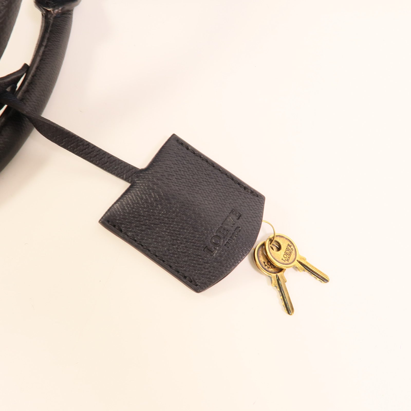 LOEWE 麂皮皮革Amazona手挽袋