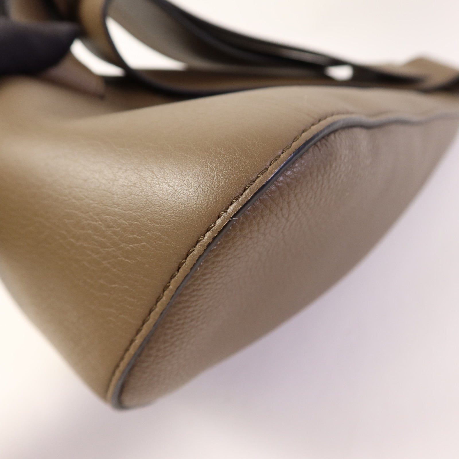 LOEWE 牛皮皮革Anton Sling銀扣肩背袋