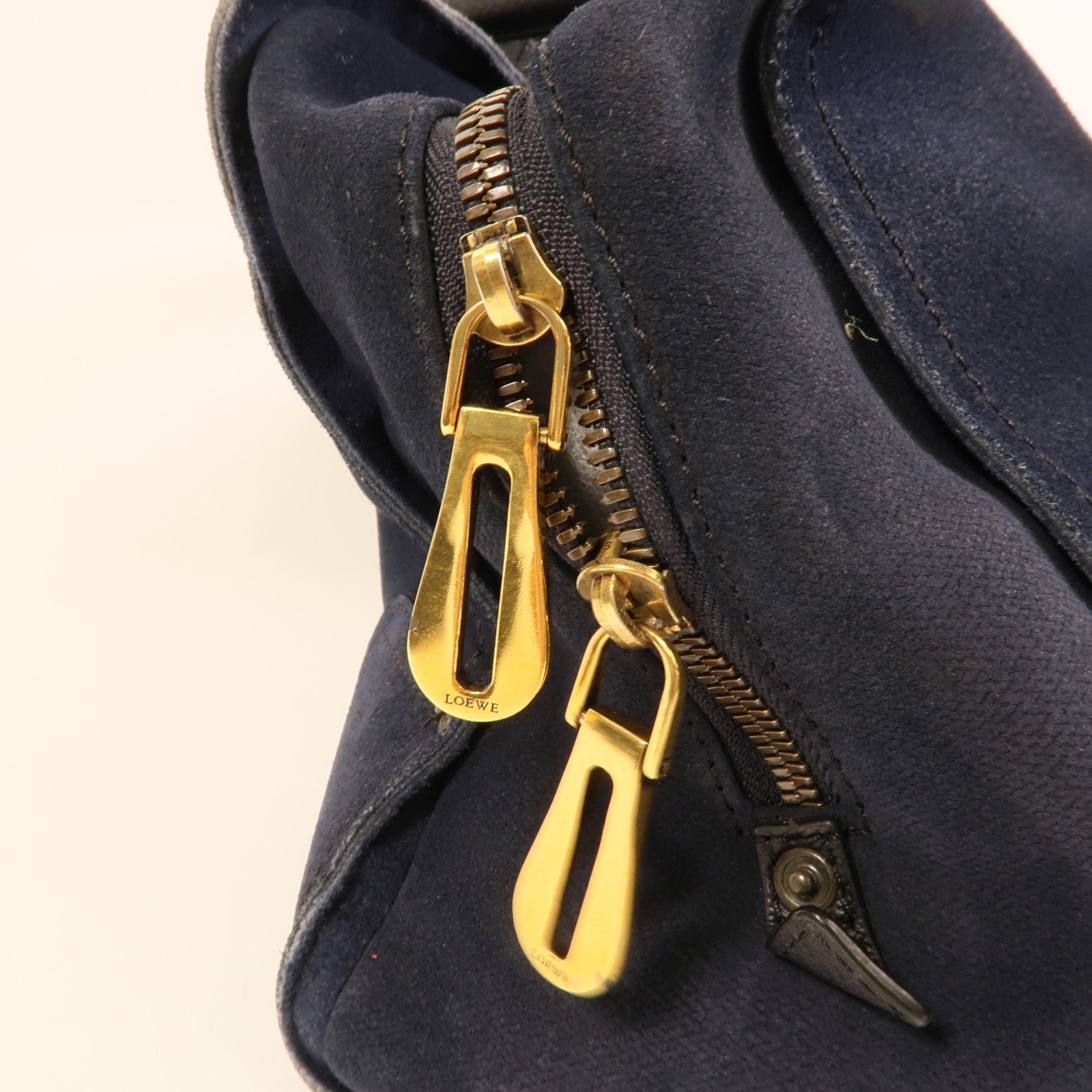 LOEWE 麂皮皮革Amazona手挽袋