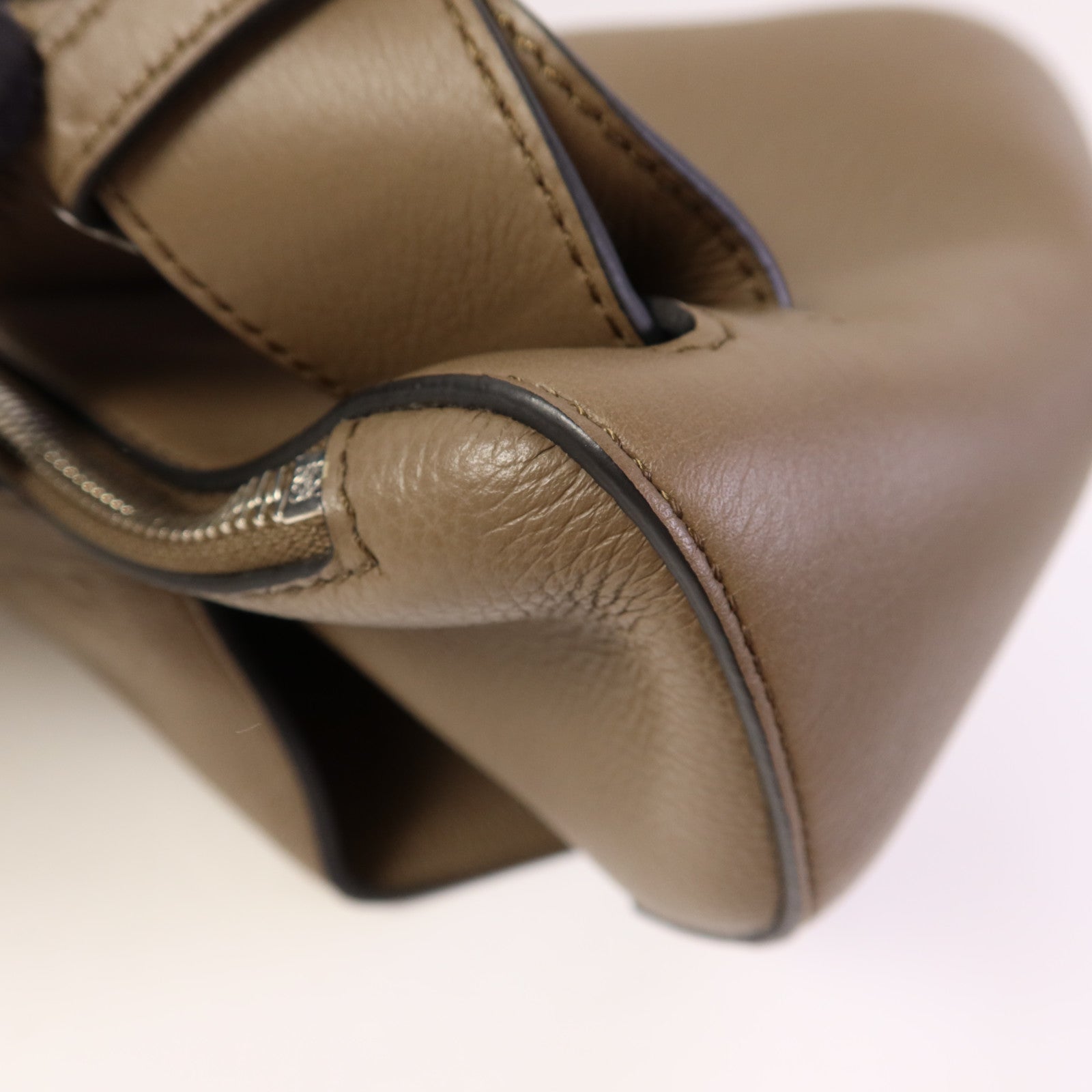 LOEWE 牛皮皮革Anton Sling銀扣肩背袋