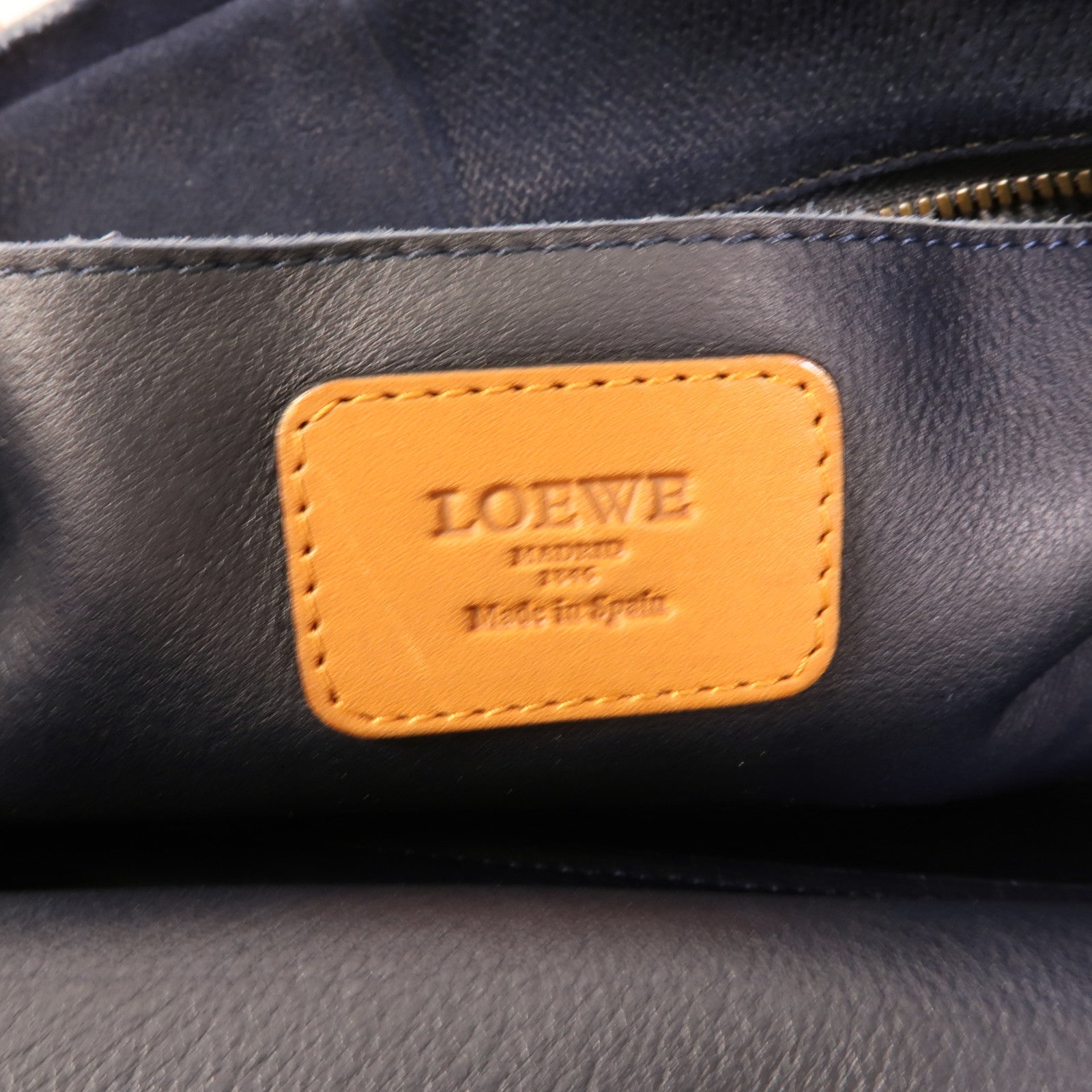 LOEWE 麂皮皮革Amazona手挽袋