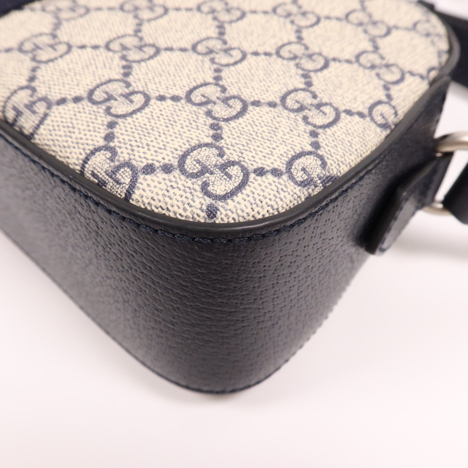 GUCCI 塗層帆布Shoulder Bag銀扣肩背袋