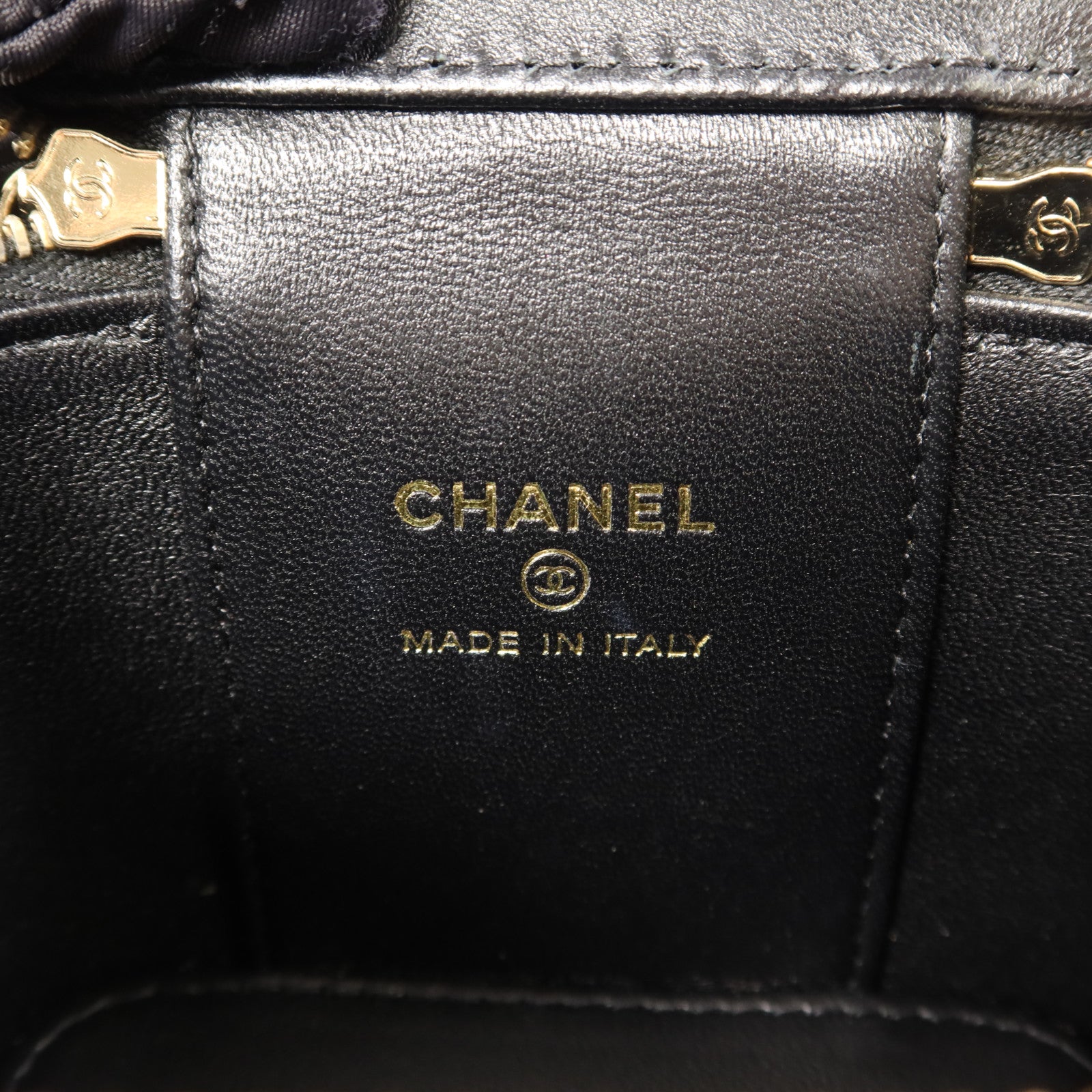 CHANEL 牛皮皮革Vanity Case金扣鏈帶肩背袋