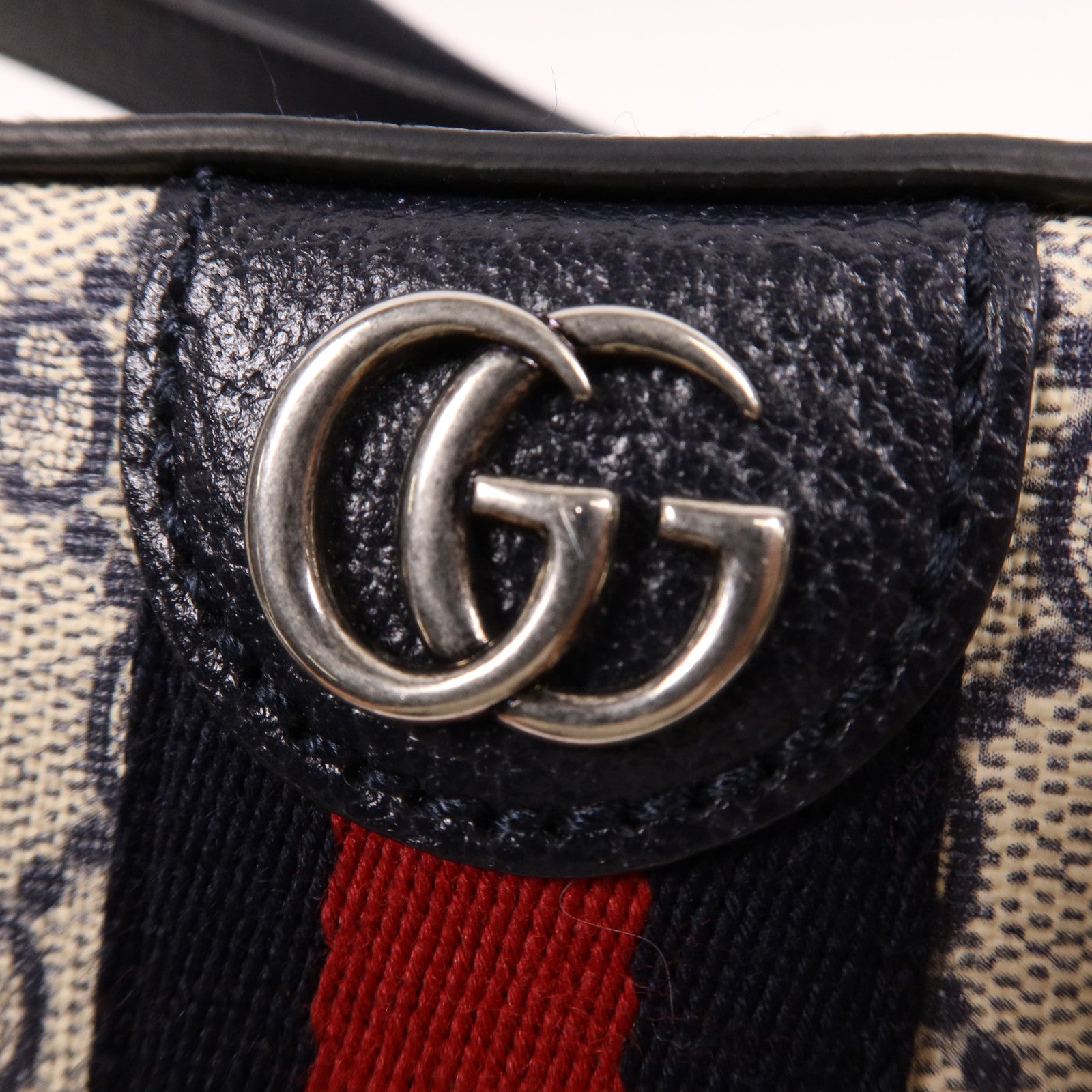 GUCCI 塗層帆布Shoulder Bag銀扣肩背袋