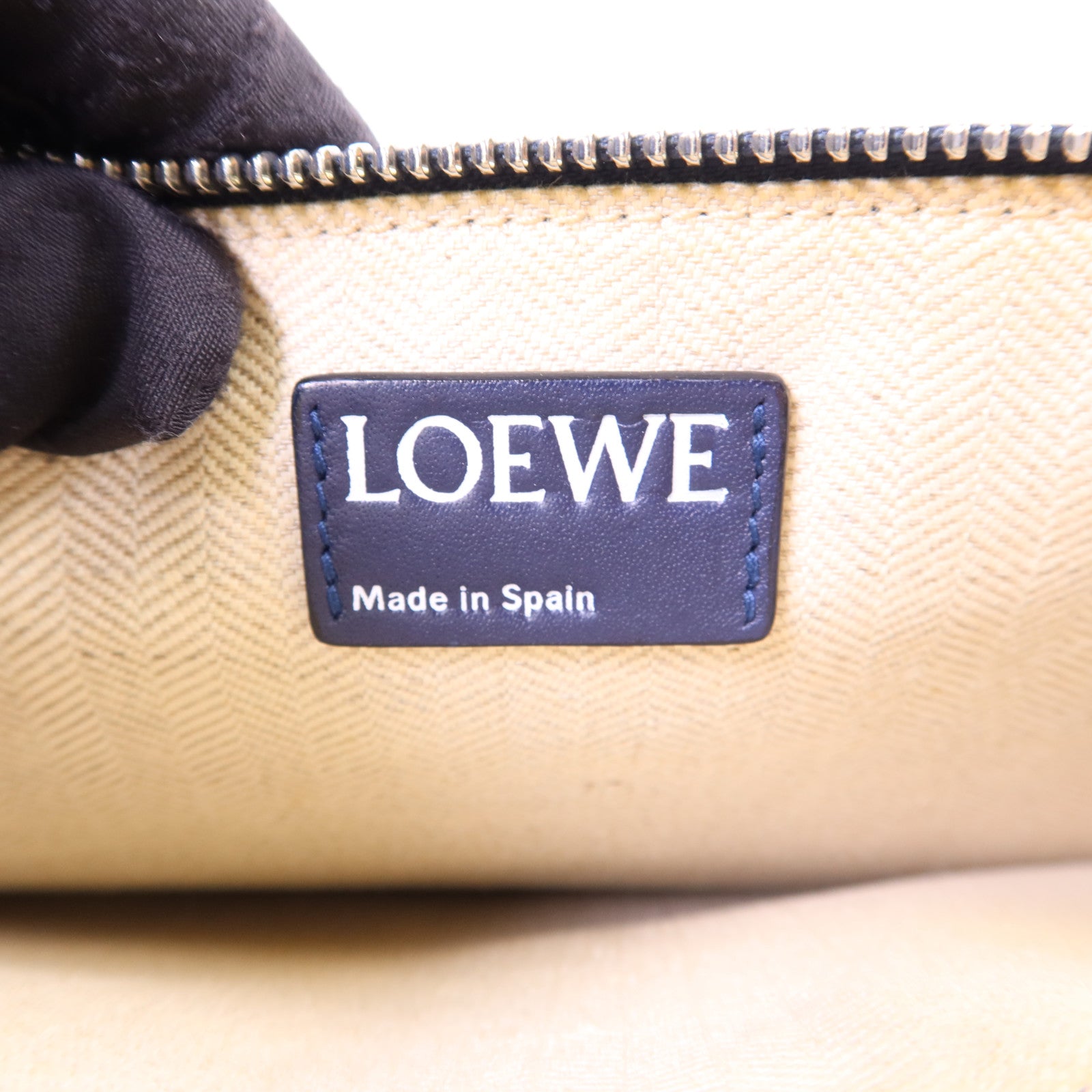 LOEWE 牛皮皮革Pouch銀扣小袋