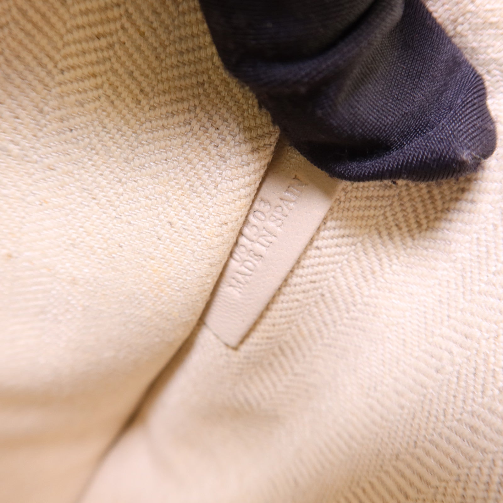 LOEWE 牛皮皮革Pouch銀扣小袋