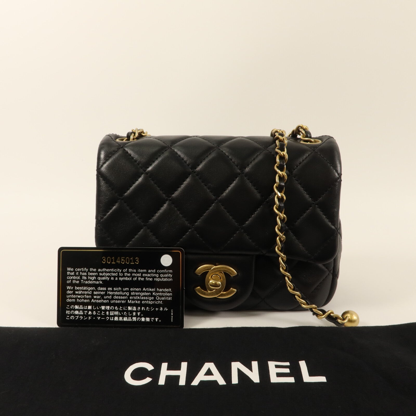 CHANEL 羊皮皮革Mini Classic 17 With Gold Ball鏈帶肩背袋