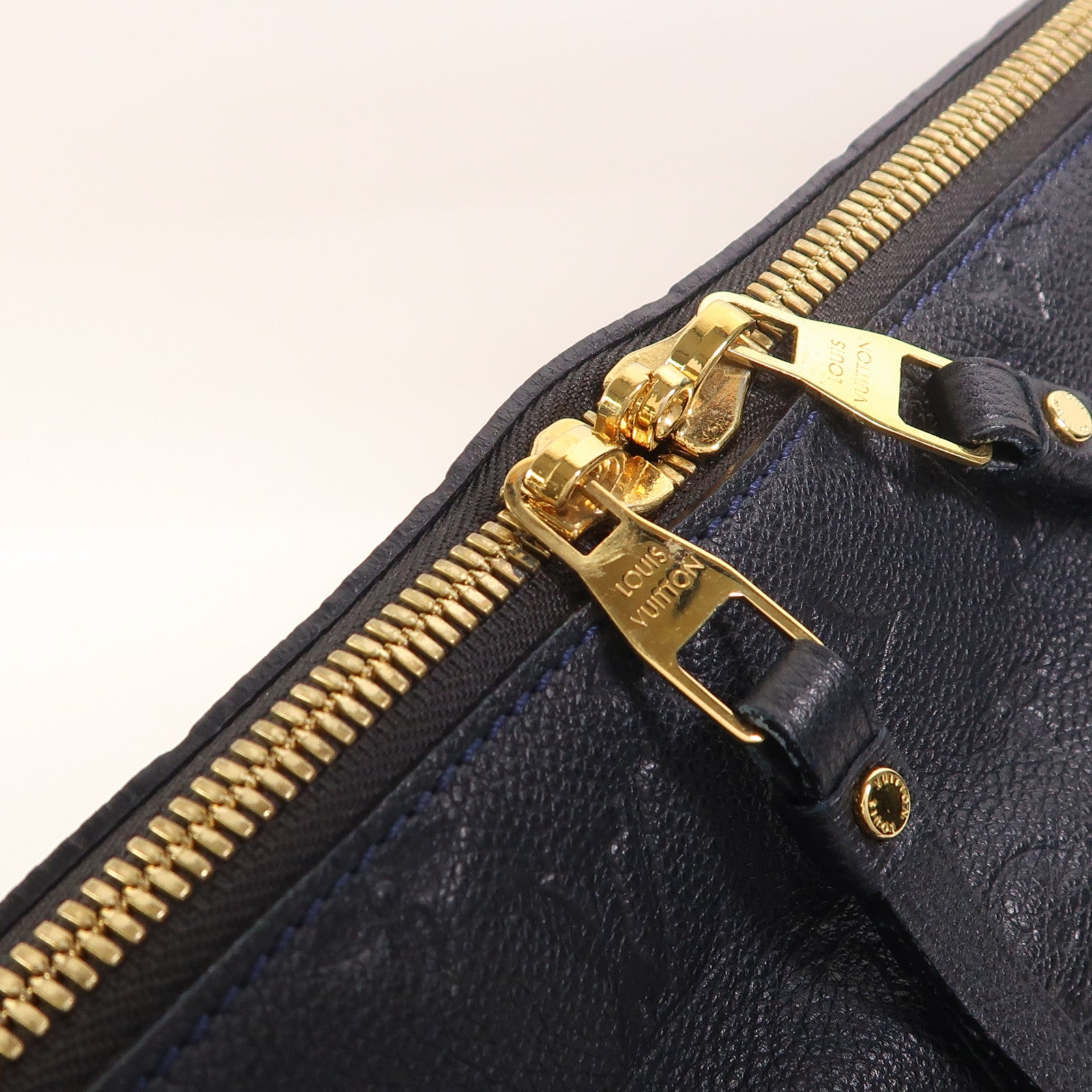 LOUIS VUITTON Monogram Empreinte Lumineuse PM金扣肩背袋