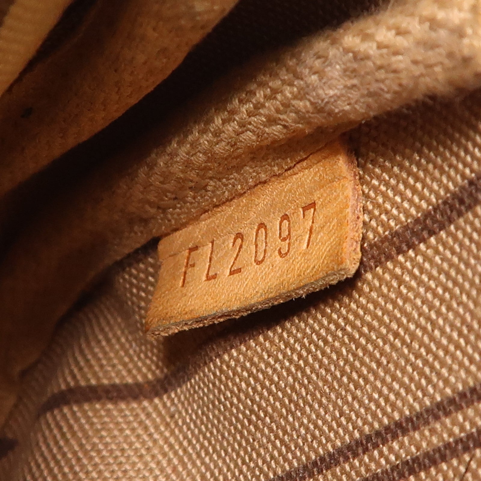 LOUIS VUITTON 【萬聖節商品】Monogram Mini Pochette Accessoires金扣手挽袋