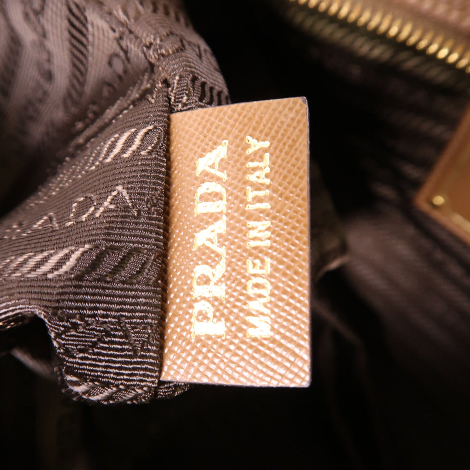 PRADA 尼龍Shoulder Bag金扣肩背袋