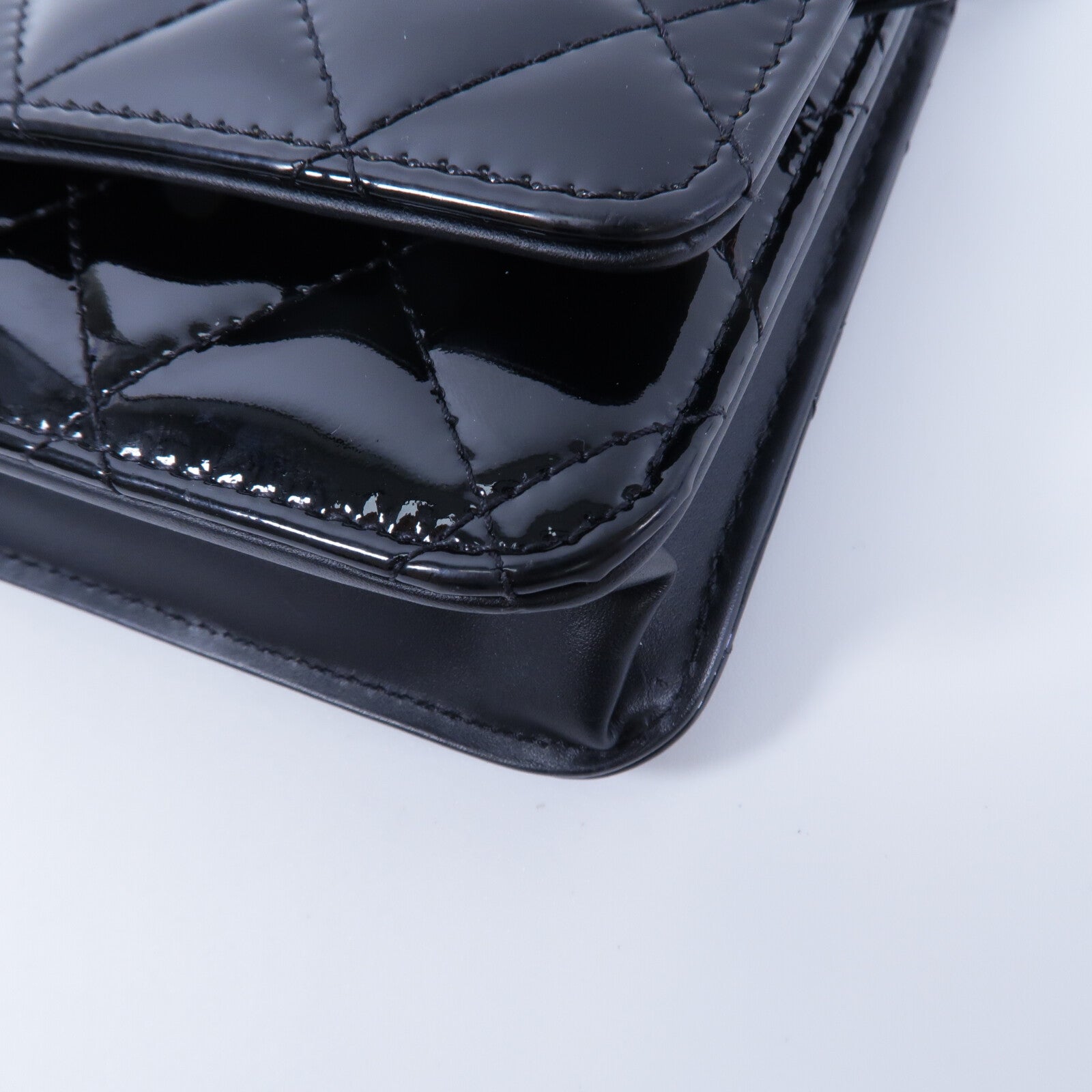 CHANEL 漆皮皮革Wallet On Chain鏈帶肩背袋
