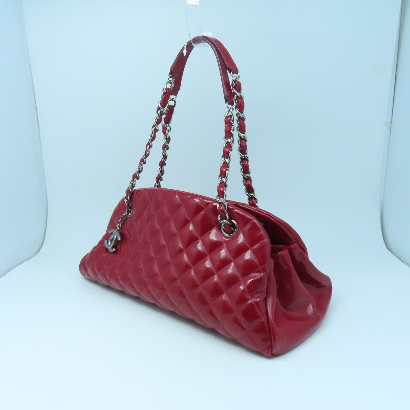 CHANEL rhombic patent leather Mademoiselle Bowling Bag silver buckle chain shoulder bag red