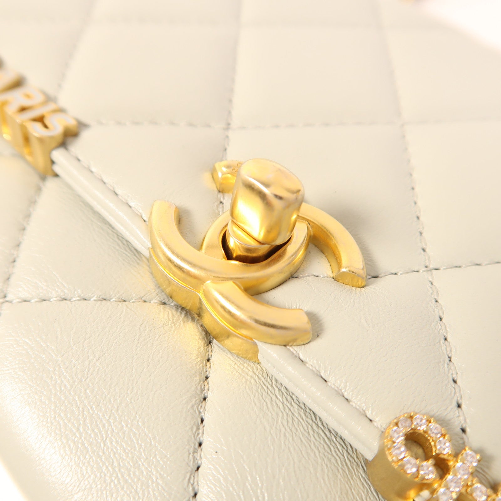 CHANEL 羊皮皮革Chain Shoulder金扣鏈帶肩背袋