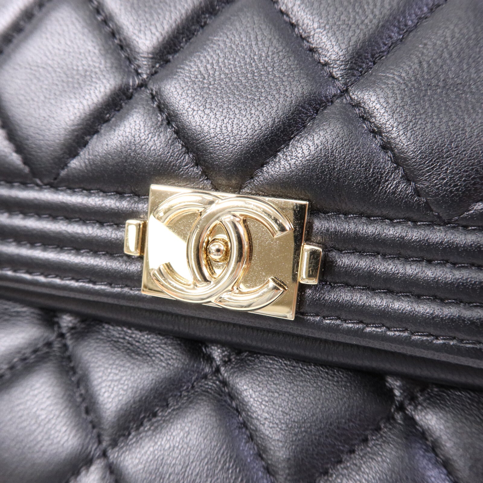 CHANEL 羊皮皮革Boy Chanel Clutch金扣手拿包