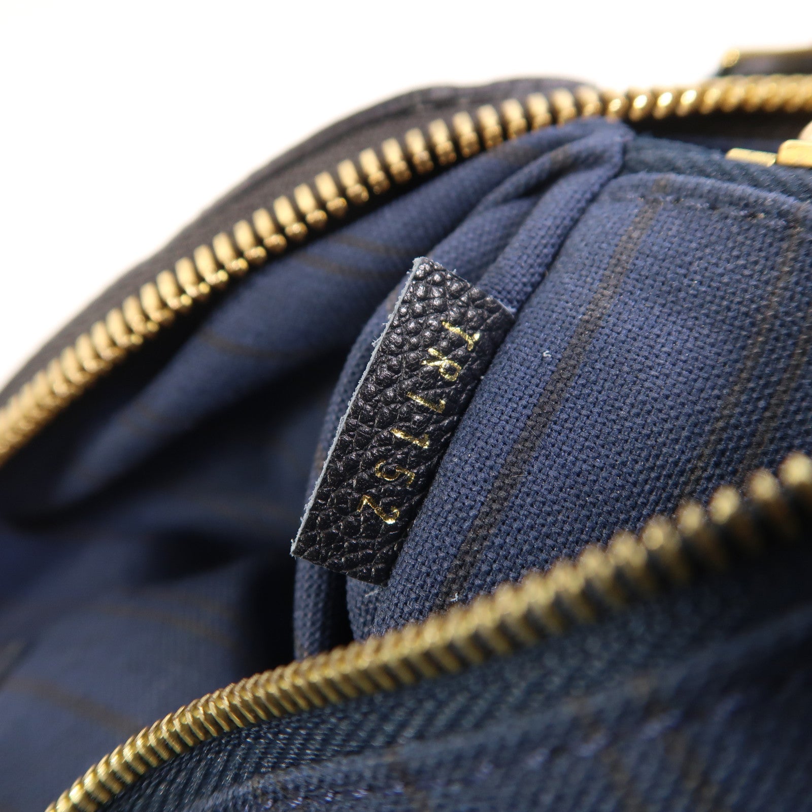 LOUIS VUITTON Monogram Empreinte Lumineuse PM金扣肩背袋